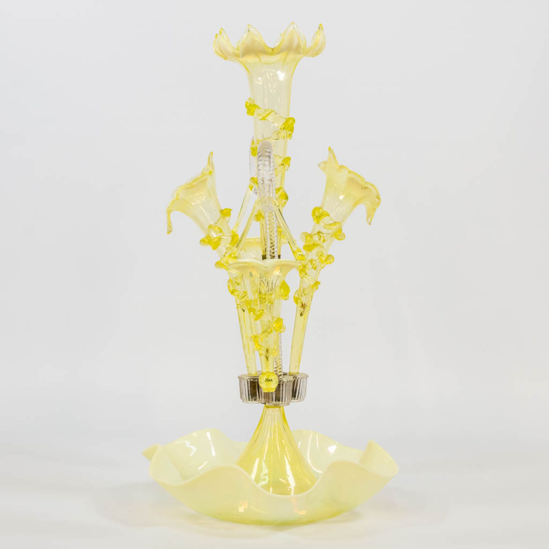 A yellow and clear glass table centrepiece pic-fleur, made in Murano, Italy. (25 x 28 x 45 cm) - Bild 4 aus 15