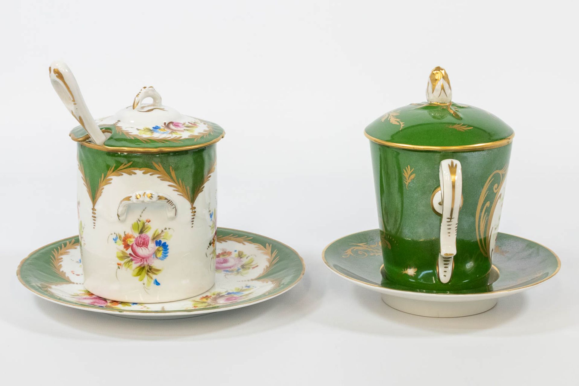 A tremble cup and sugarpot, made of hand-painted porcelain with a flower decor and marked JD Limoges - Bild 8 aus 11