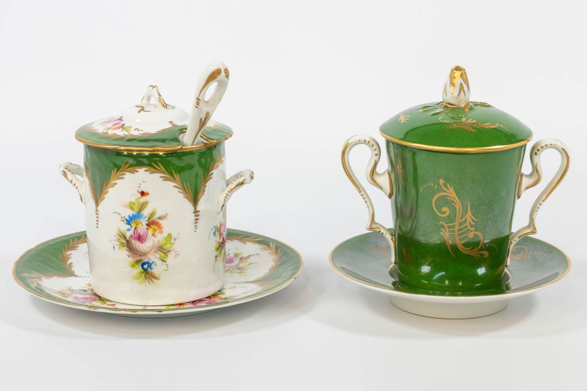 A tremble cup and sugarpot, made of hand-painted porcelain with a flower decor and marked JD Limoges - Bild 11 aus 11