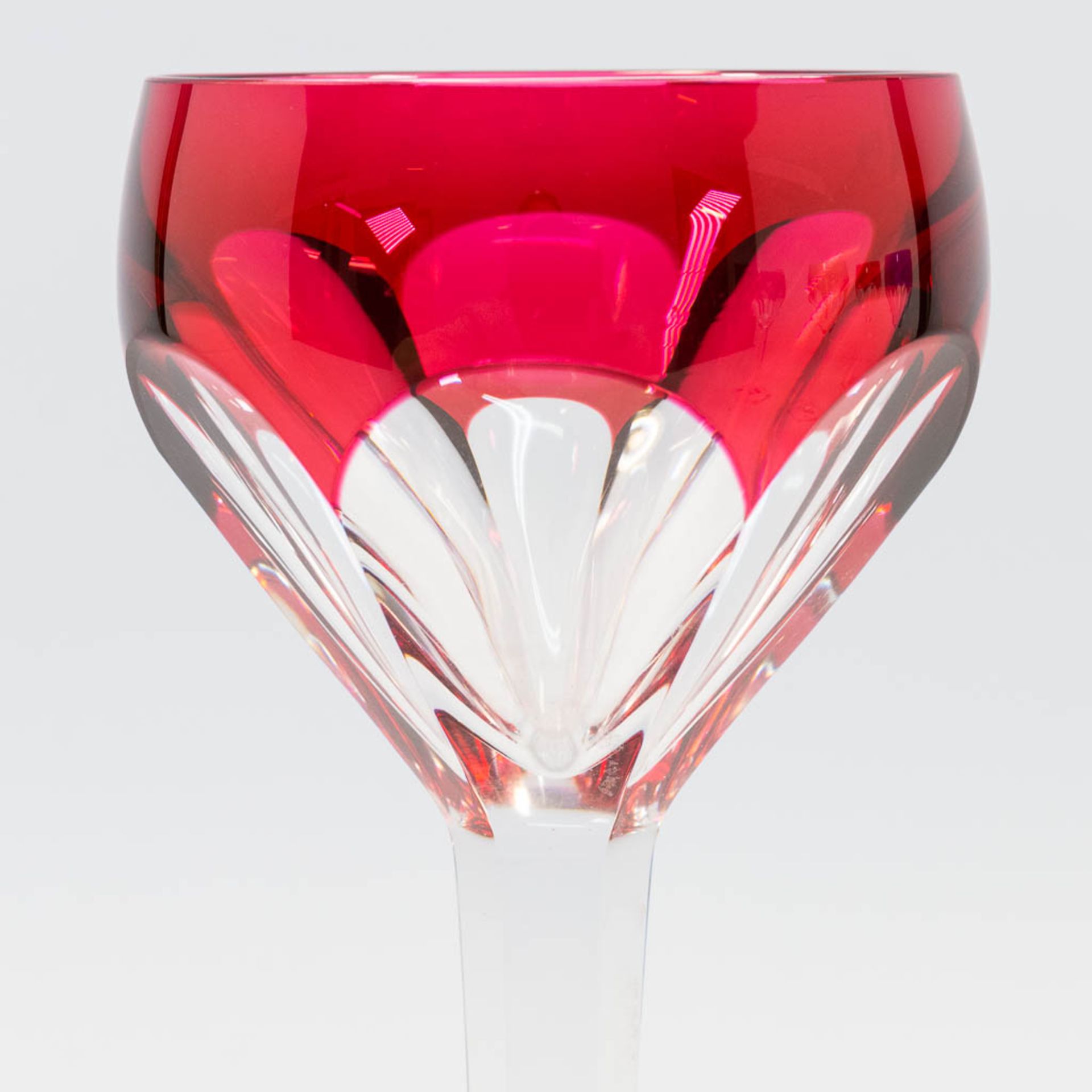 A collection of 5 cut crystal glasses in bright colours, made by Val Saint Lambert. (19 x 8 cm) - Image 7 of 12