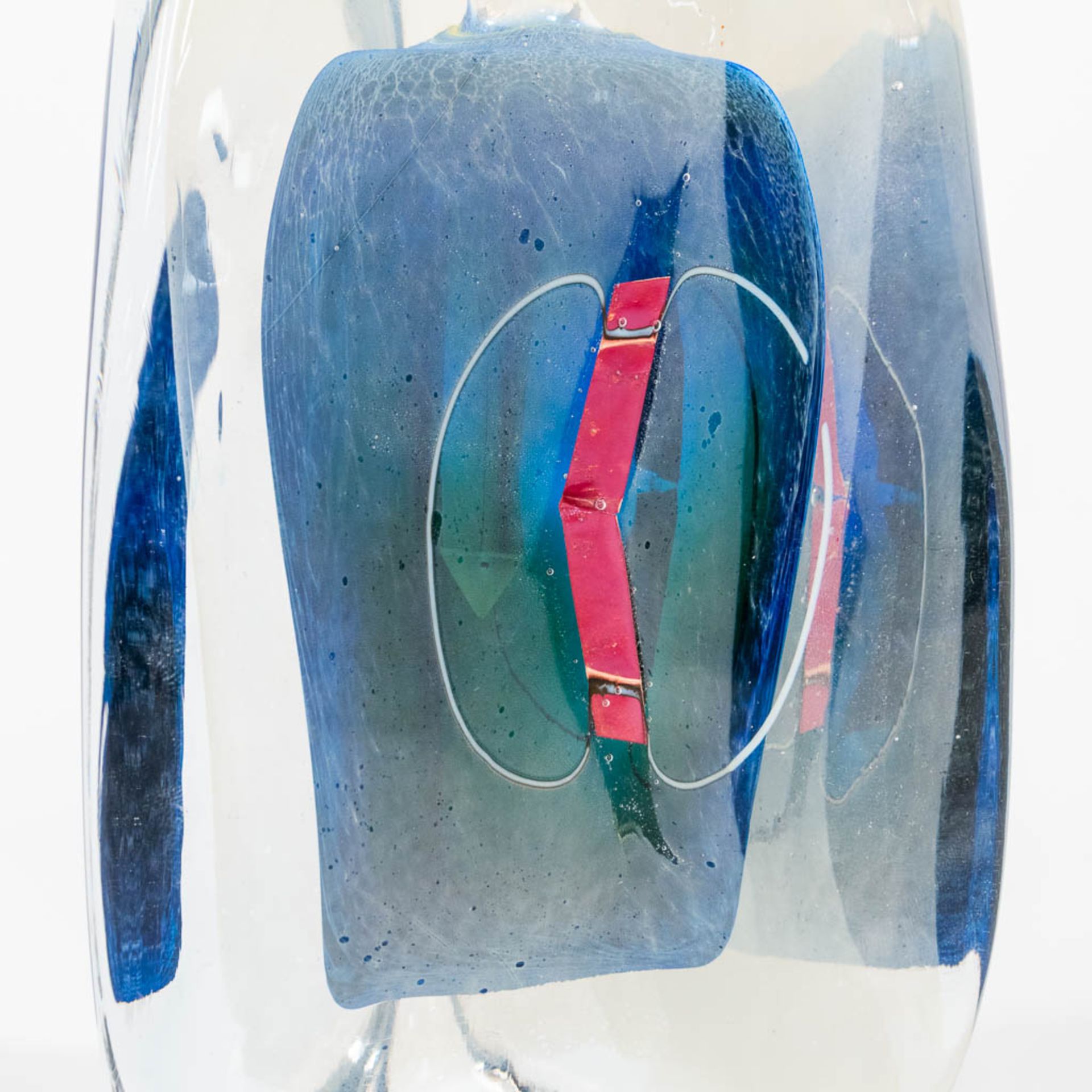 Nicolas MORIN (1959) A studio glass vase with stopper, marked on the base 2004. (9 x 10 x 21,5 cm) - Image 12 of 12