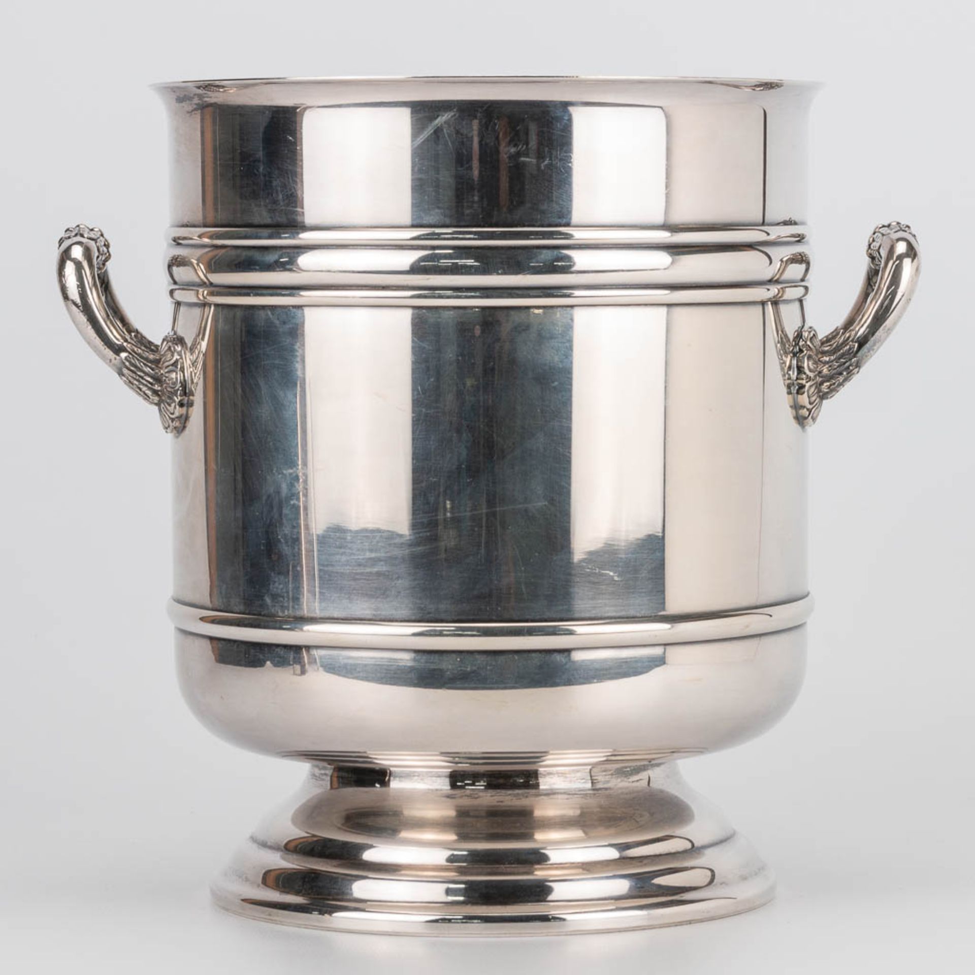 A Christofle silver-plated champagne bucket of the model: 'Malmaison'. (23 x 23 x 19 cm) - Bild 4 aus 10