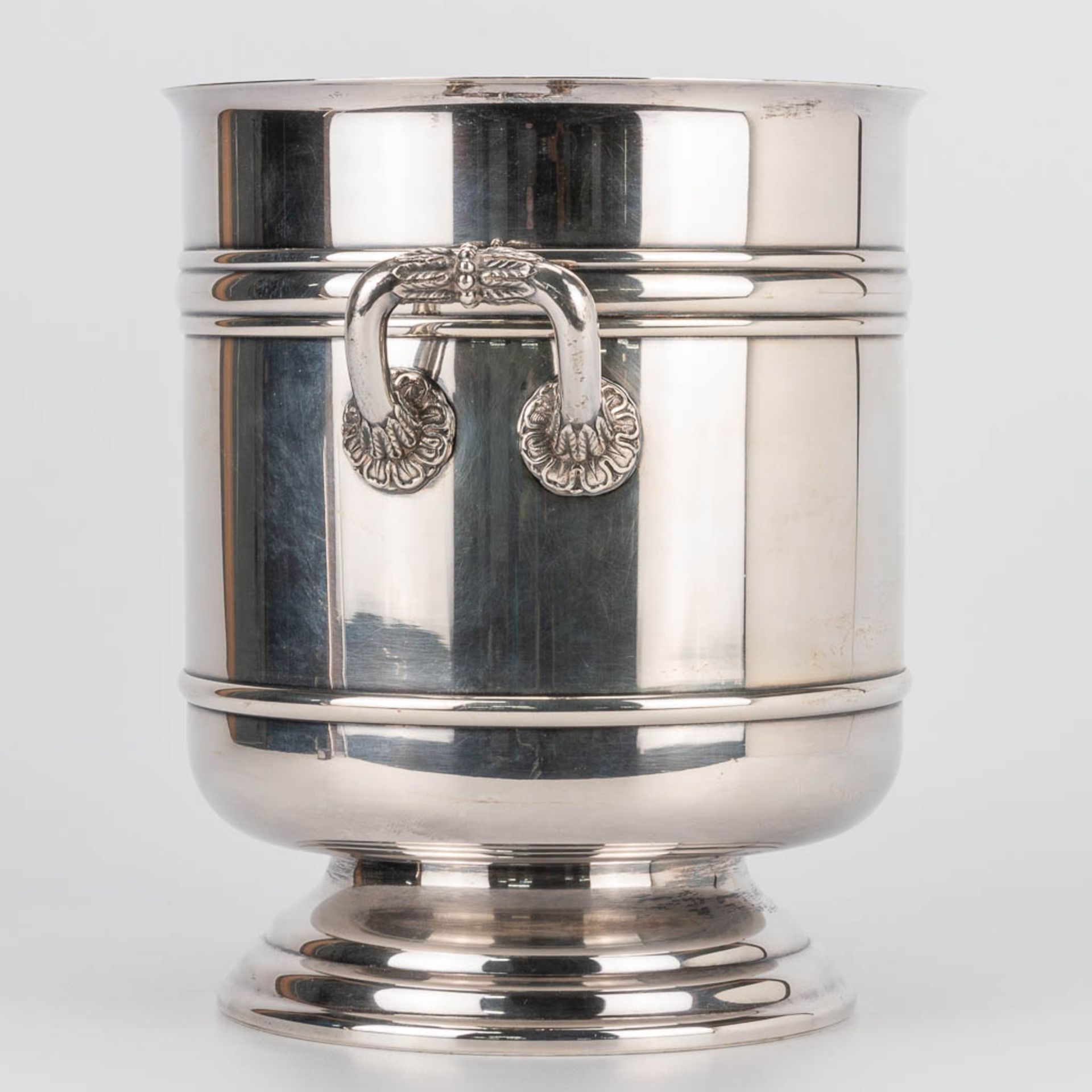 A Christofle silver-plated champagne bucket of the model: 'Malmaison'. (23 x 23 x 19 cm) - Bild 5 aus 10