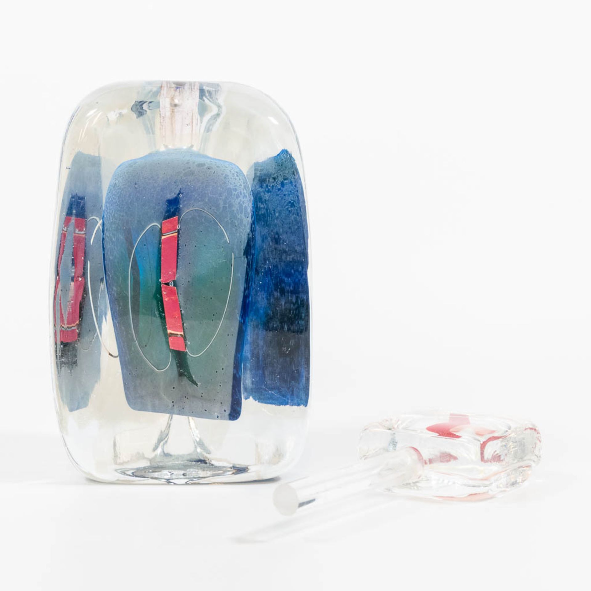 Nicolas MORIN (1959) A studio glass vase with stopper, marked on the base 2004. (9 x 10 x 21,5 cm) - Image 8 of 12