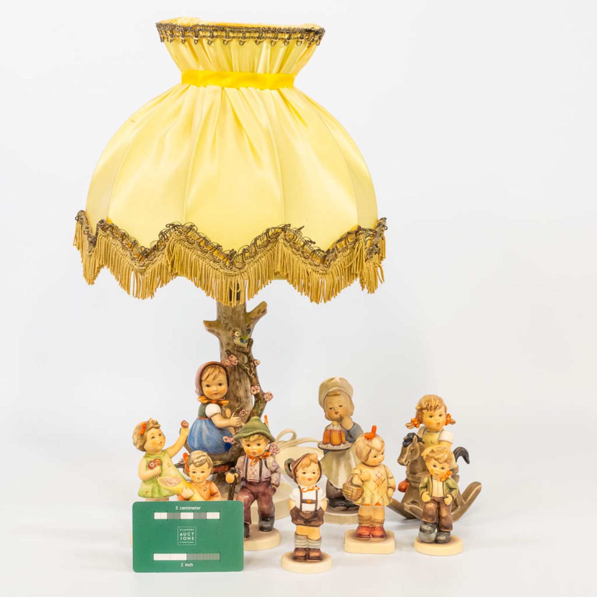 A collection of 6 Hummel statues and a table lamp. (20,5 cm) - Bild 10 aus 16