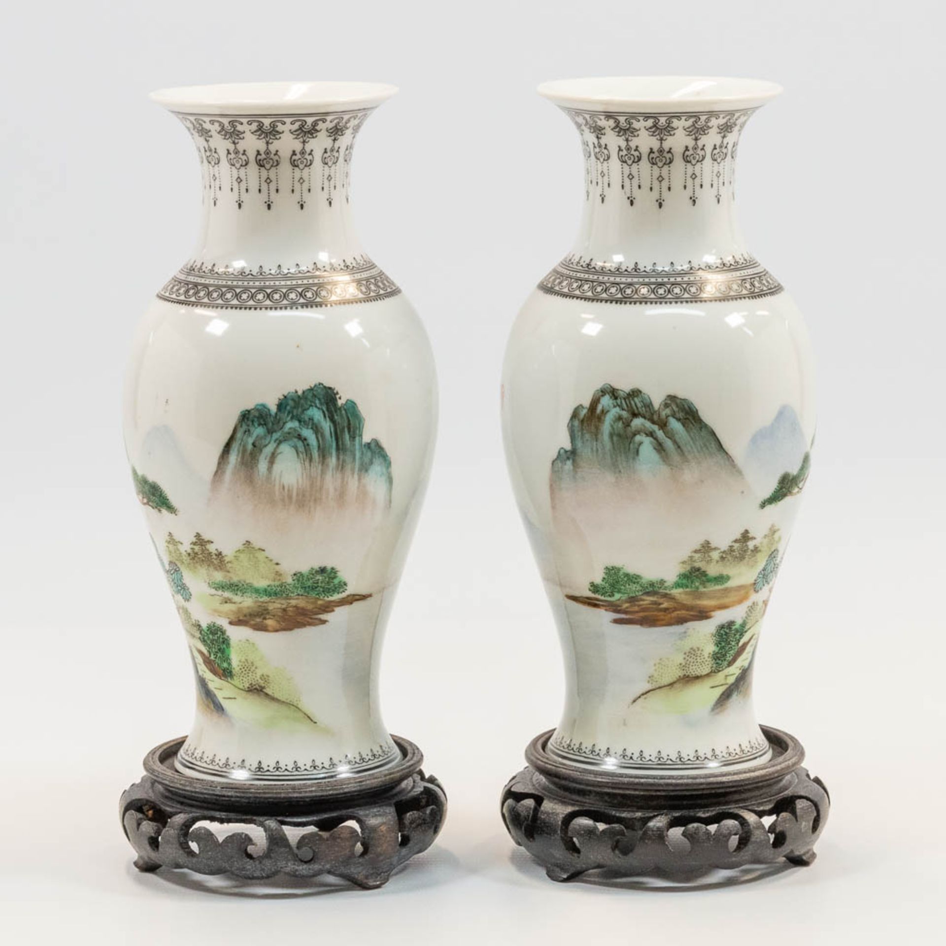 A pair of Chinese vases with hand-painted decor of landscapes with pine trees, Republic period. (20, - Bild 7 aus 10