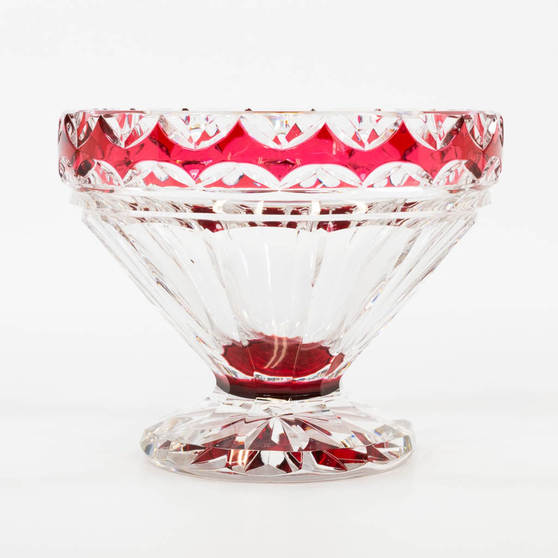 A large vase made of colored and cut crystal. Marked Val Saint Lambert, and made in Belgium. (16,5 x - Image 4 of 10