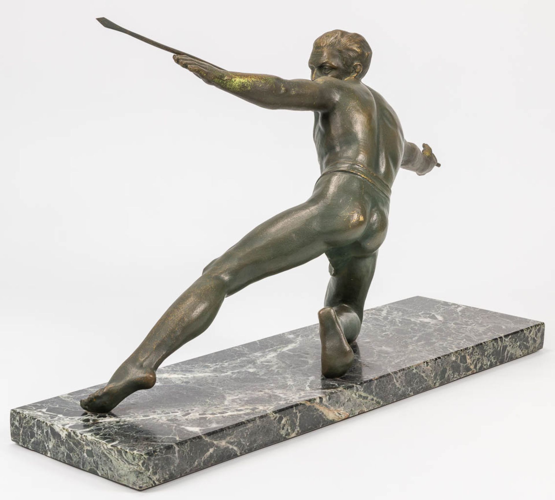 A bronze statue of a spear thrower in art deco style and standing on a marble base. The first half o - Bild 5 aus 13
