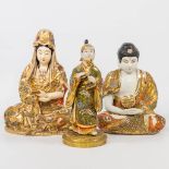 A collection of 3 Satsuma porcelain statues. (15 x 21 x 28 cm)
