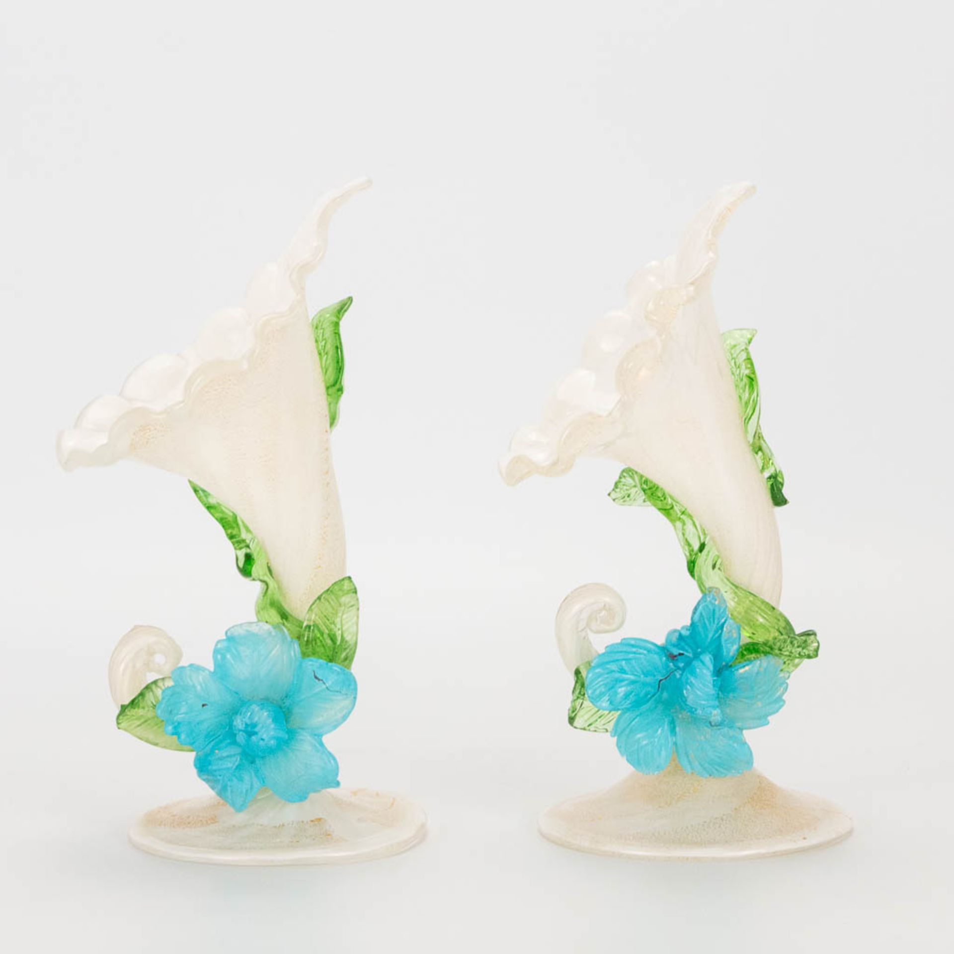 A pair of hand-made display vases in the shape of a flower, made in Murano, Italy. (9,5 x 20 x 9 cm) - Bild 10 aus 23