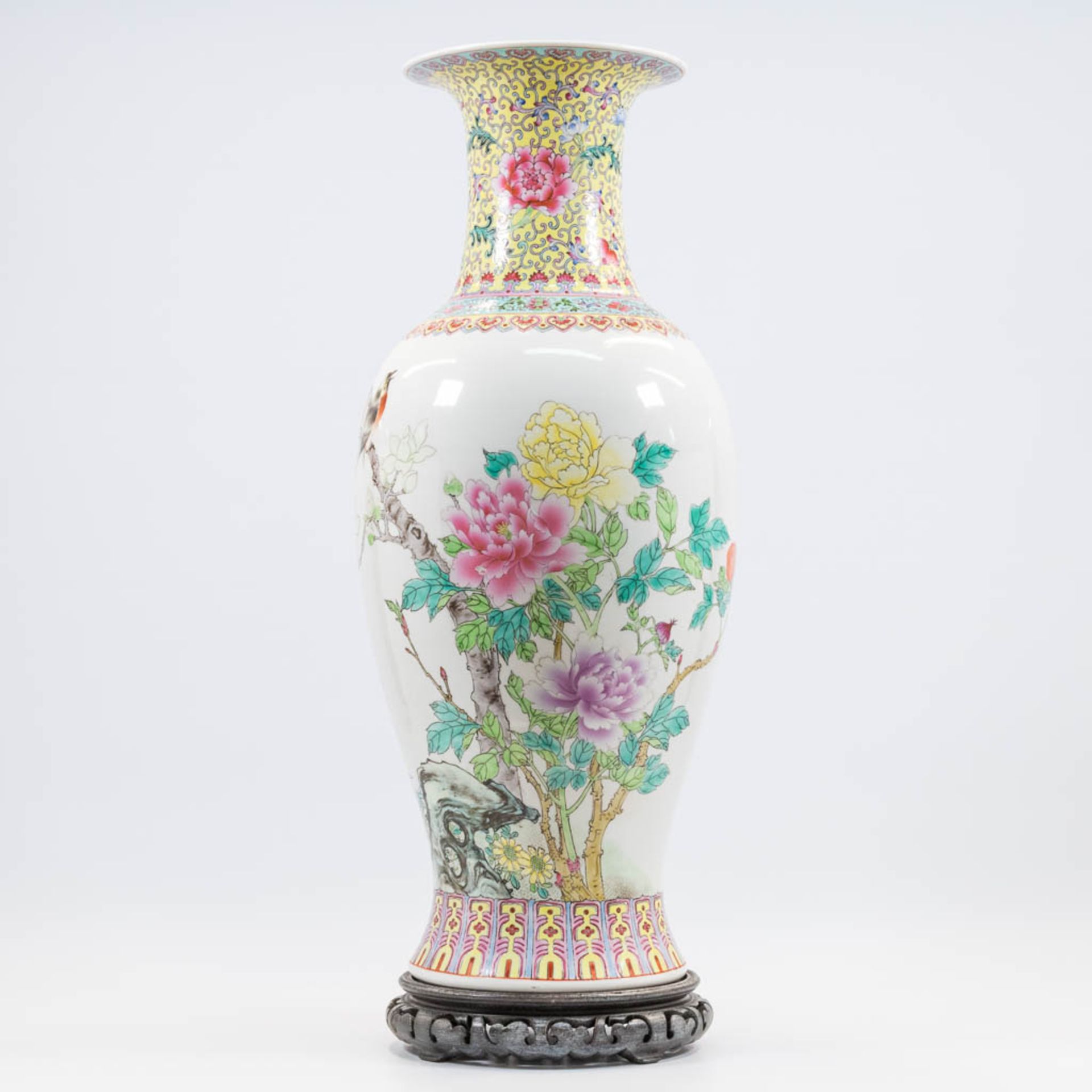A  Chinese vase with decor of peonies and birds. The second half of the 20th century. (60 x 26 cm)