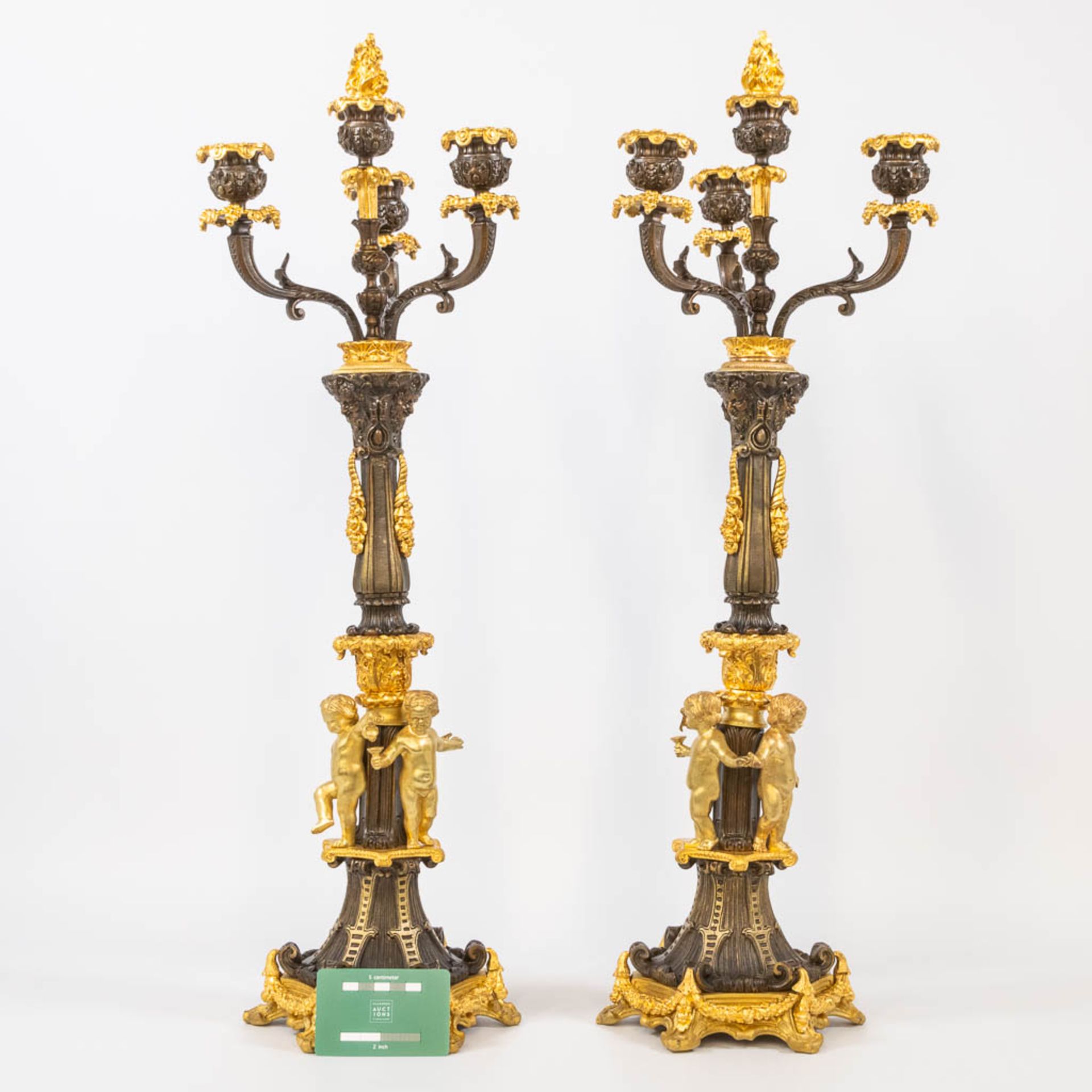 A pair of candelabra decorated with putti, combination of patinated and gilt bronze. 19th century. ( - Bild 5 aus 13