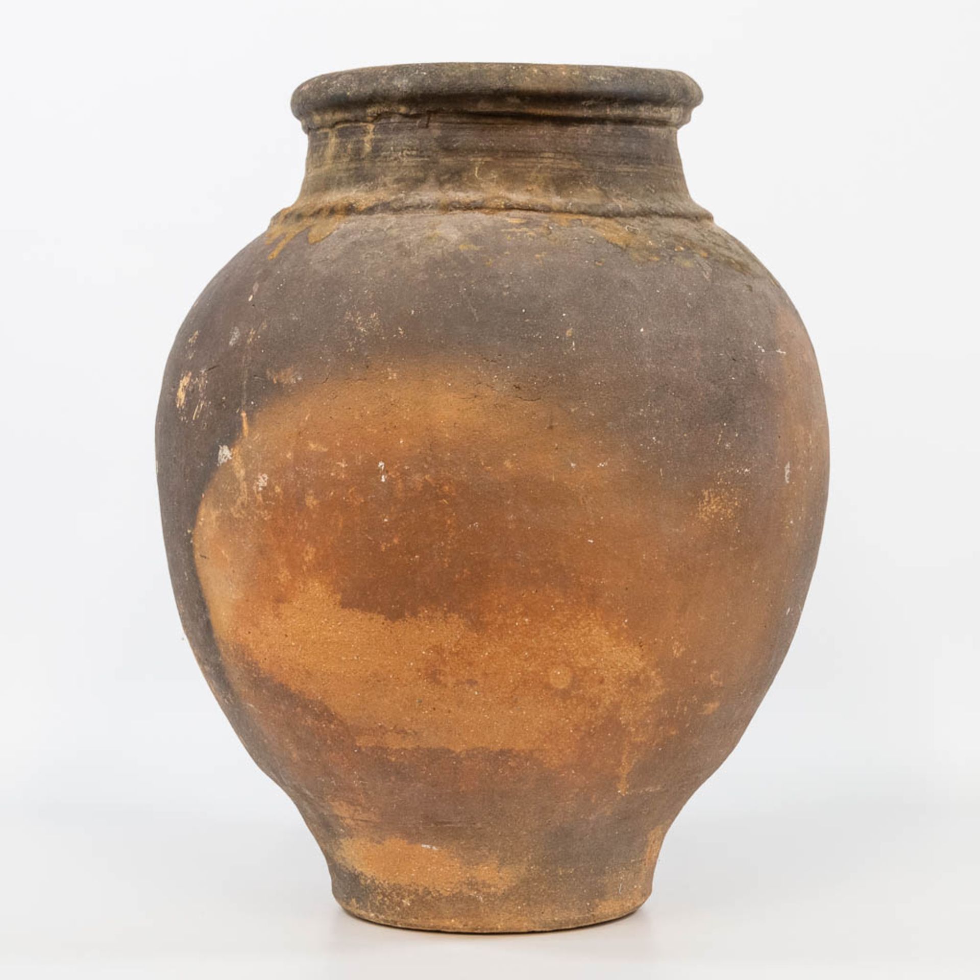 An antique terracotta jar. 19th century. (49 x 32 cm) - Bild 5 aus 12