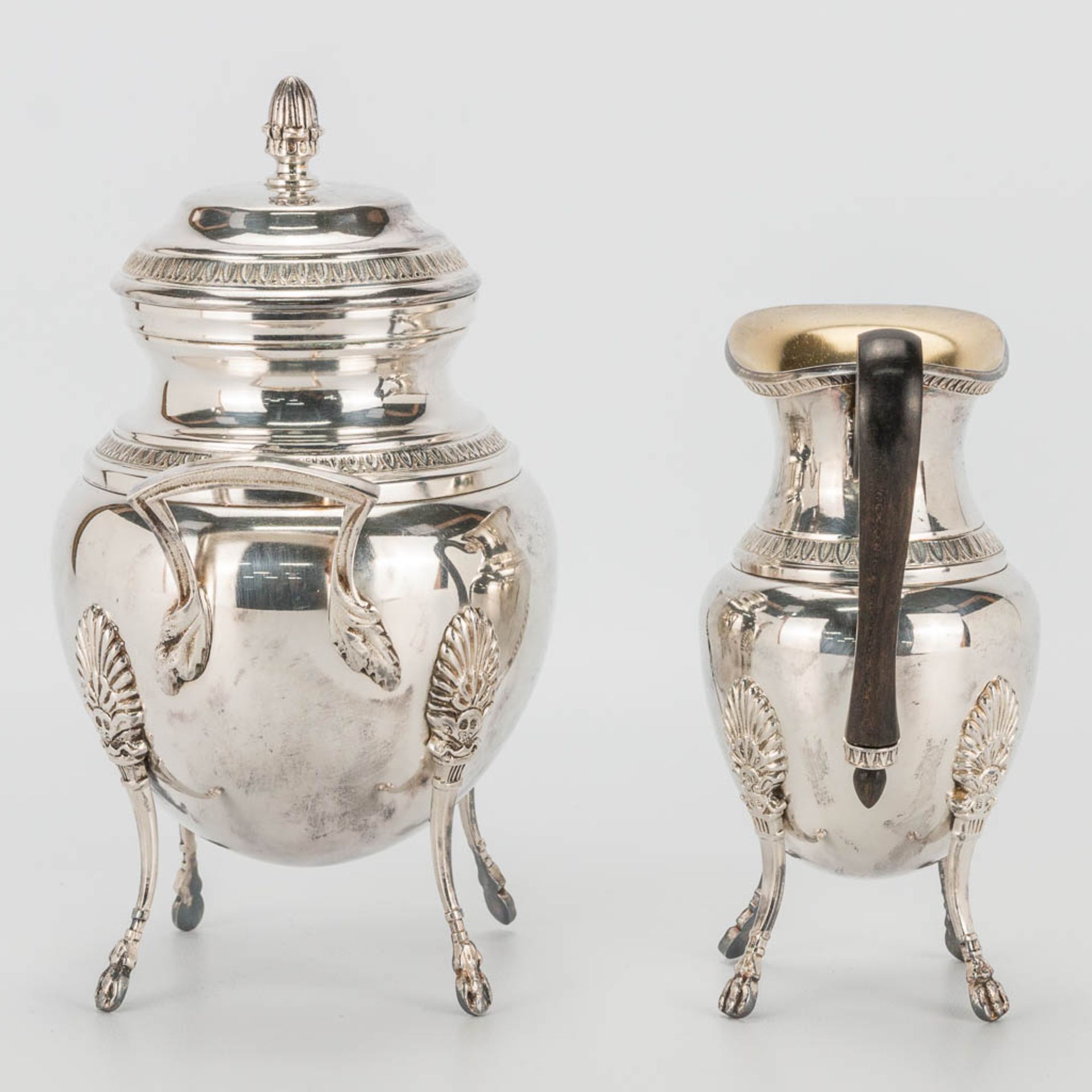 A silver-plated coffee and tea service, on a serving tray. With ebony handles. In the style of a Mal - Bild 7 aus 22