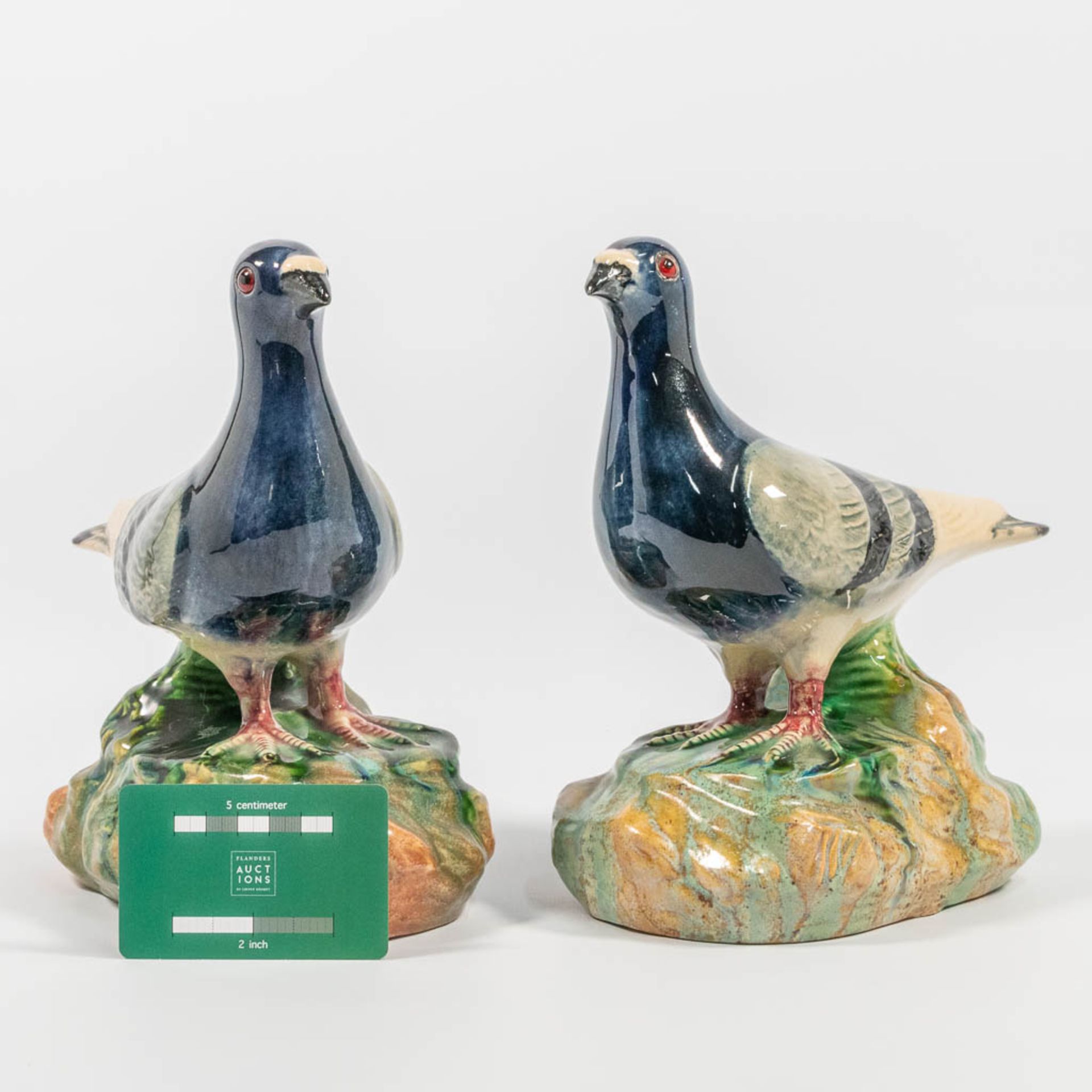 A pair of pigeons, made of ceramic, probably of Italian origin. (21 x 23 x 12) - Bild 2 aus 13