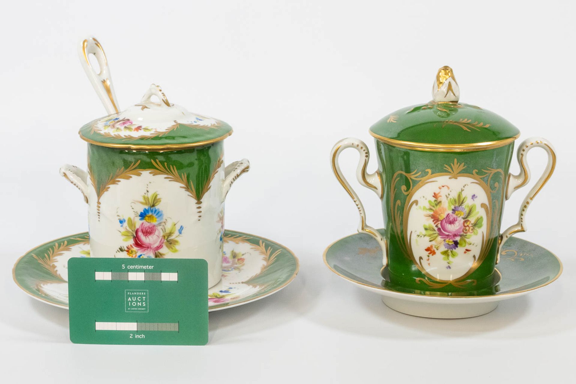 A tremble cup and sugarpot, made of hand-painted porcelain with a flower decor and marked JD Limoges - Bild 9 aus 11