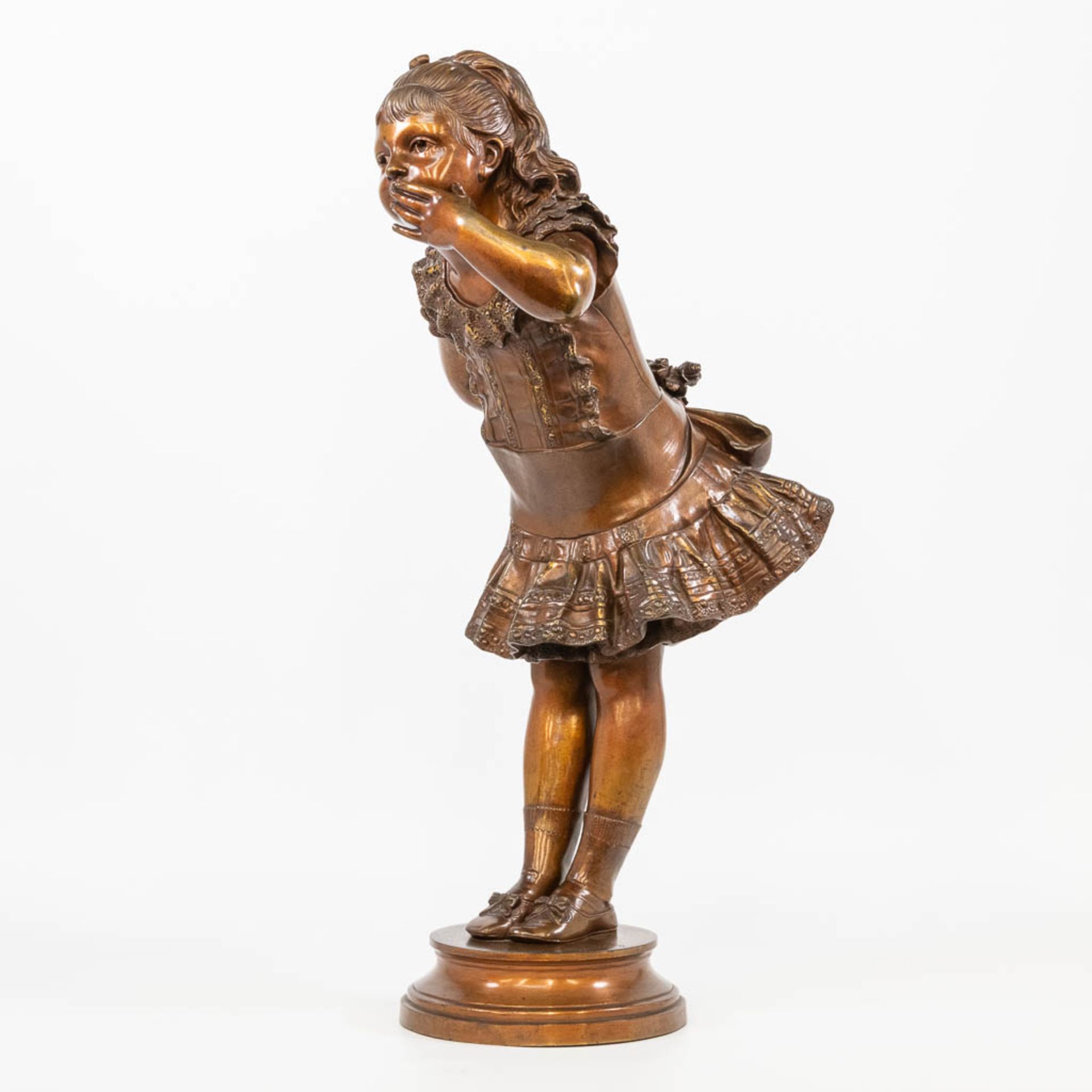 Adrien Etienne GAUDEZ (1845-1902) an elegant bronze statue of a young girl. (22,5 x 30 x 60 cm) - Bild 8 aus 14