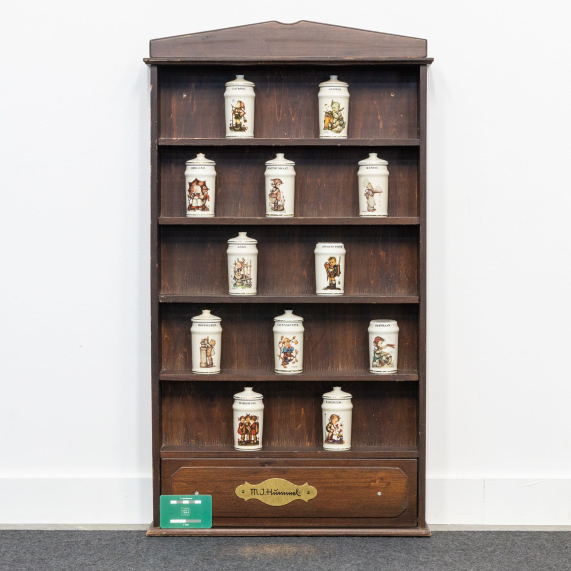 A Hummel wood spice cabinet with porcelain pots. (8 x 47 x 84 cm) - Bild 2 aus 6