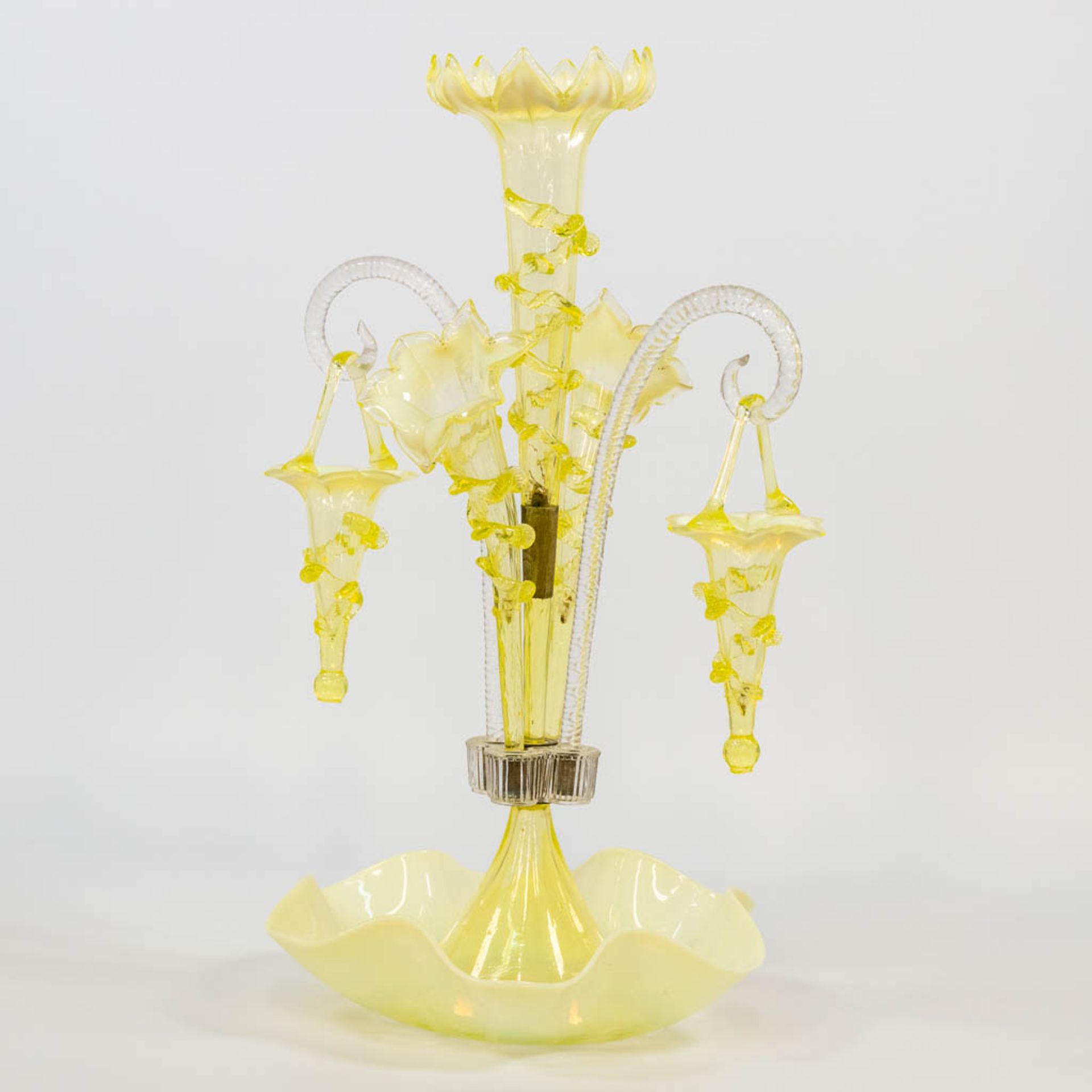 A yellow and clear glass table centrepiece pic-fleur, made in Murano, Italy. (25 x 28 x 45 cm) - Bild 5 aus 15