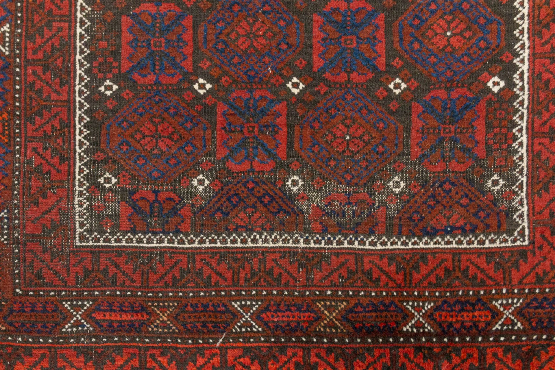 An Eastern hand-made carpet. (114 x 195 cm). - Image 4 of 6