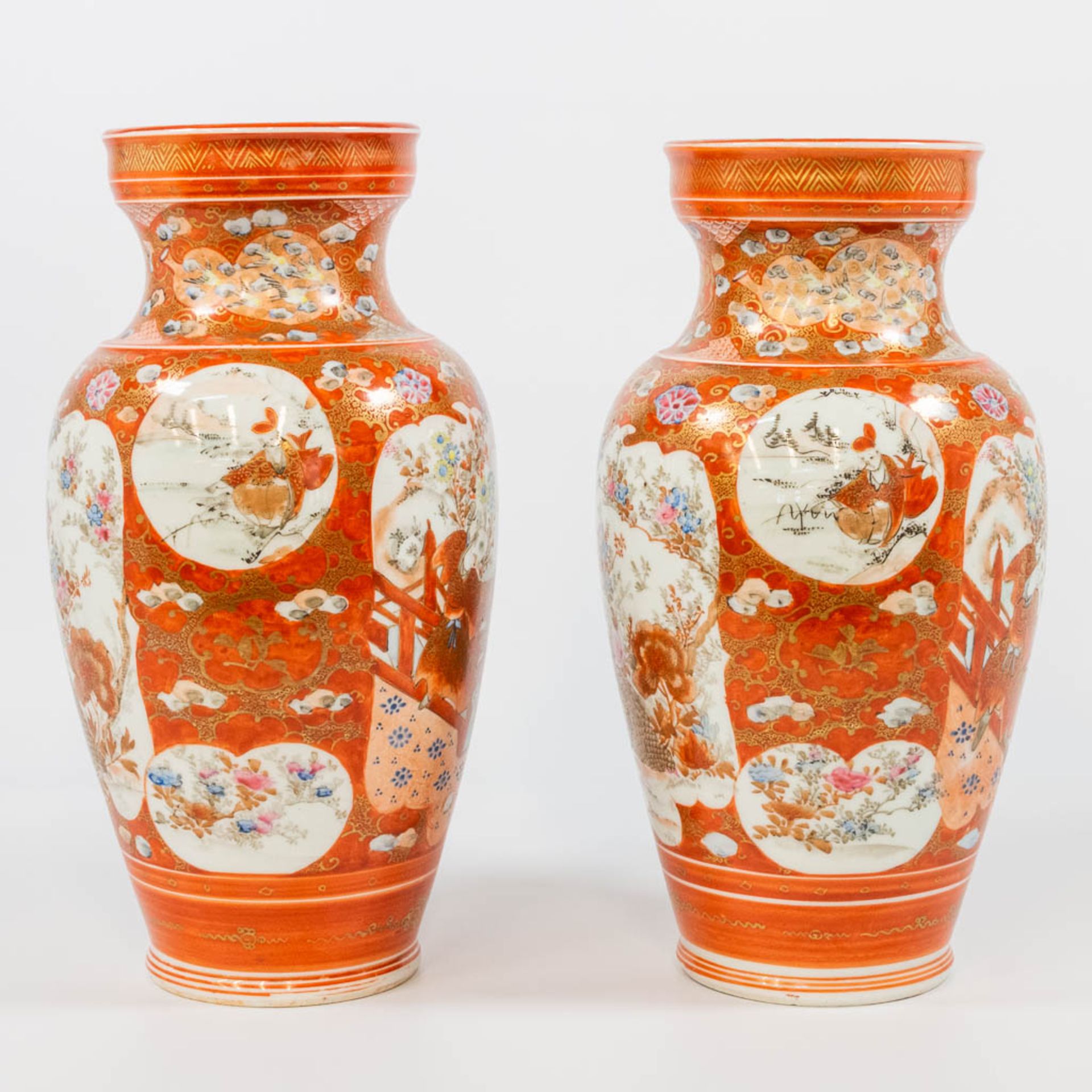 A collection of 2 Kutani vases, made in Japan. (32 x 16 cm) - Bild 3 aus 11