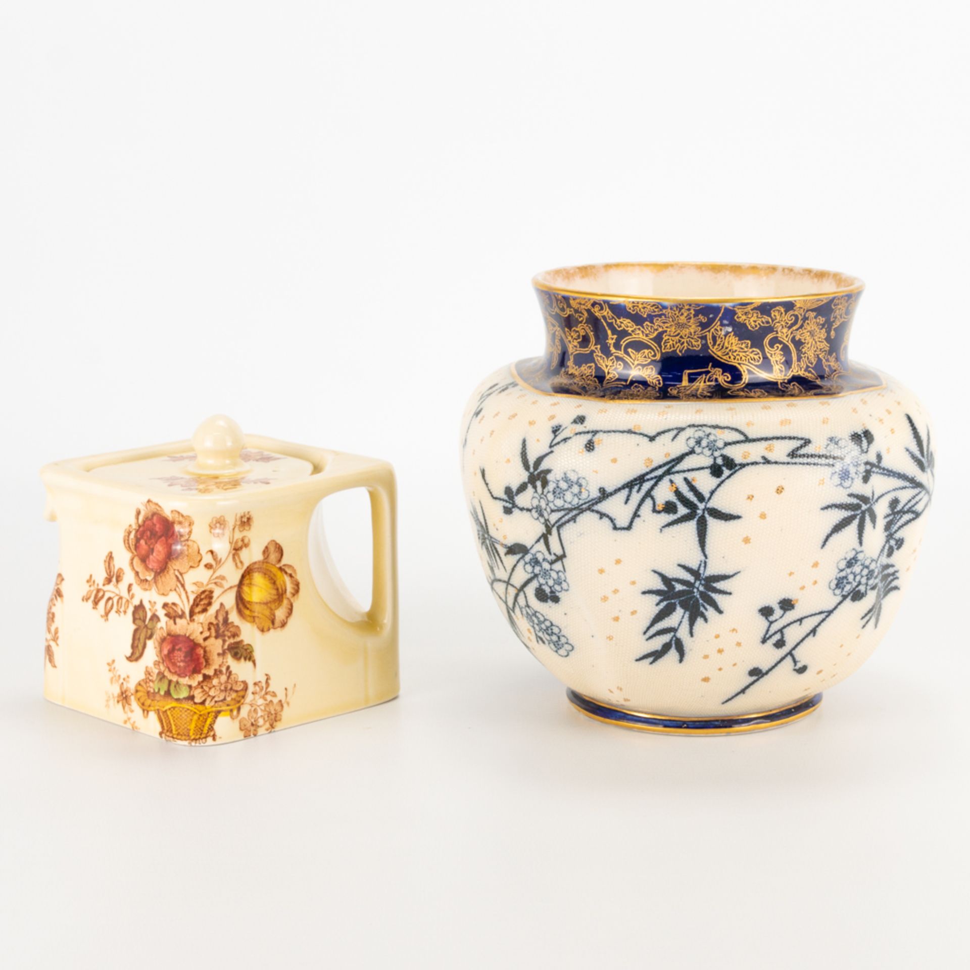 A collection of 2 pieces of English porcelain, a vase made by Doulton and a tea pot made by Clarice - Image 10 of 17