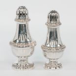 A set of 2 Christofle silver-plated sugar casters, collection Gallia. (16 x 7 cm)