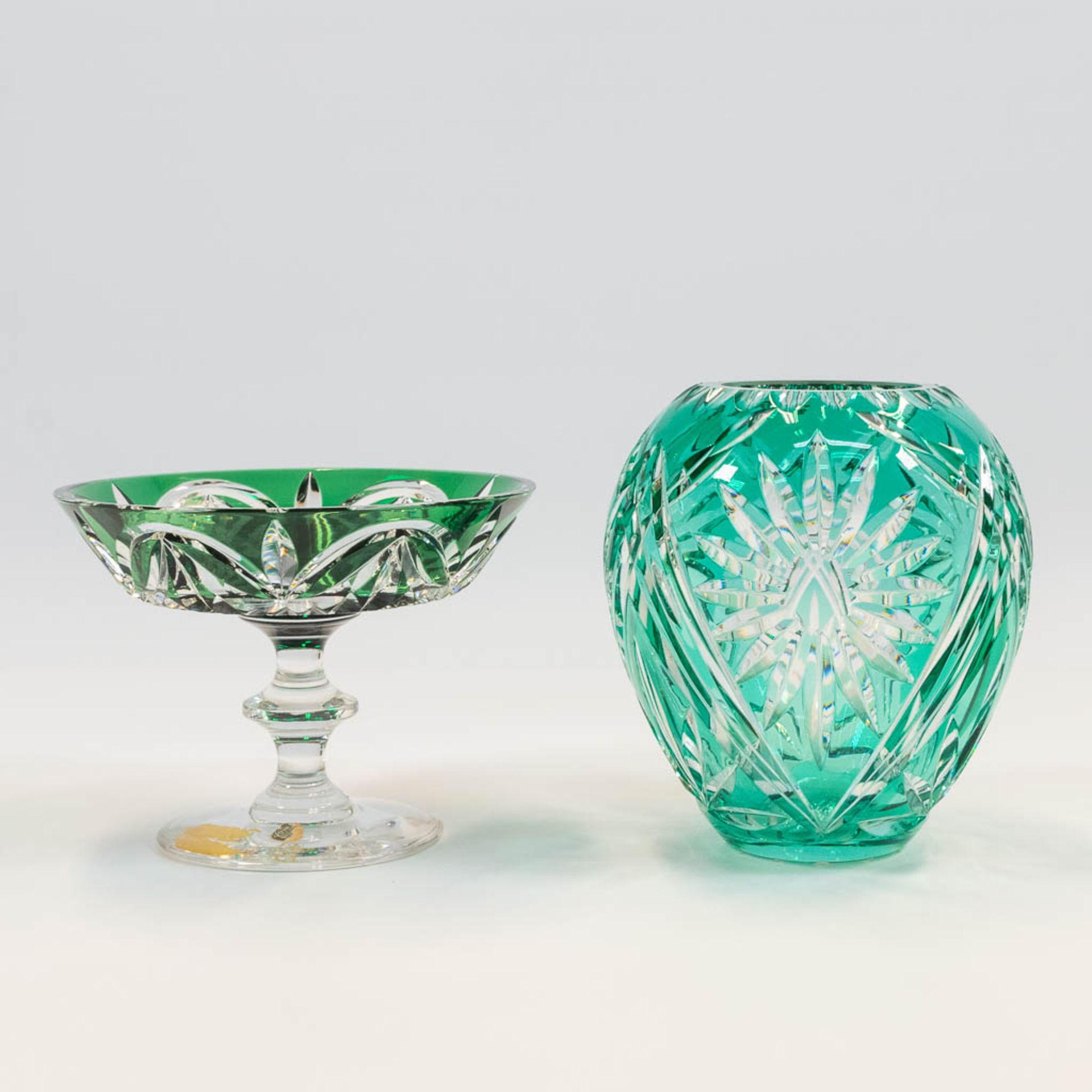 A collection of a Tazza and a flower vase in cut crystal 1 made by Val Saint Lambert and 1 made prob - Image 3 of 9