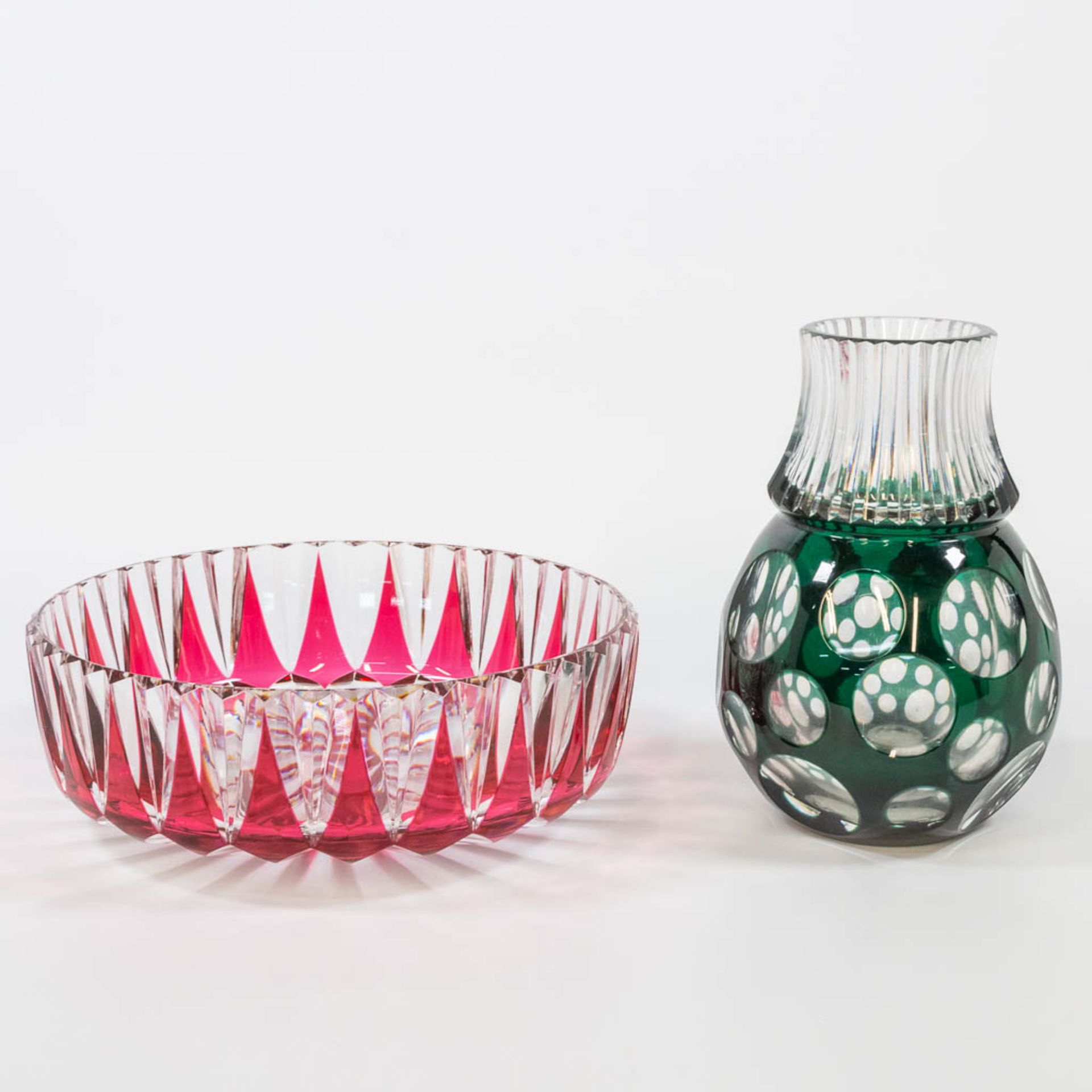 a vase and a bowl, made of cut crystal and marked Val Saint Lambert. (9 x 24,5 cm) - Image 4 of 13