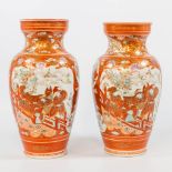 A collection of 2 Kutani vases, made in Japan. (32 x 16 cm)