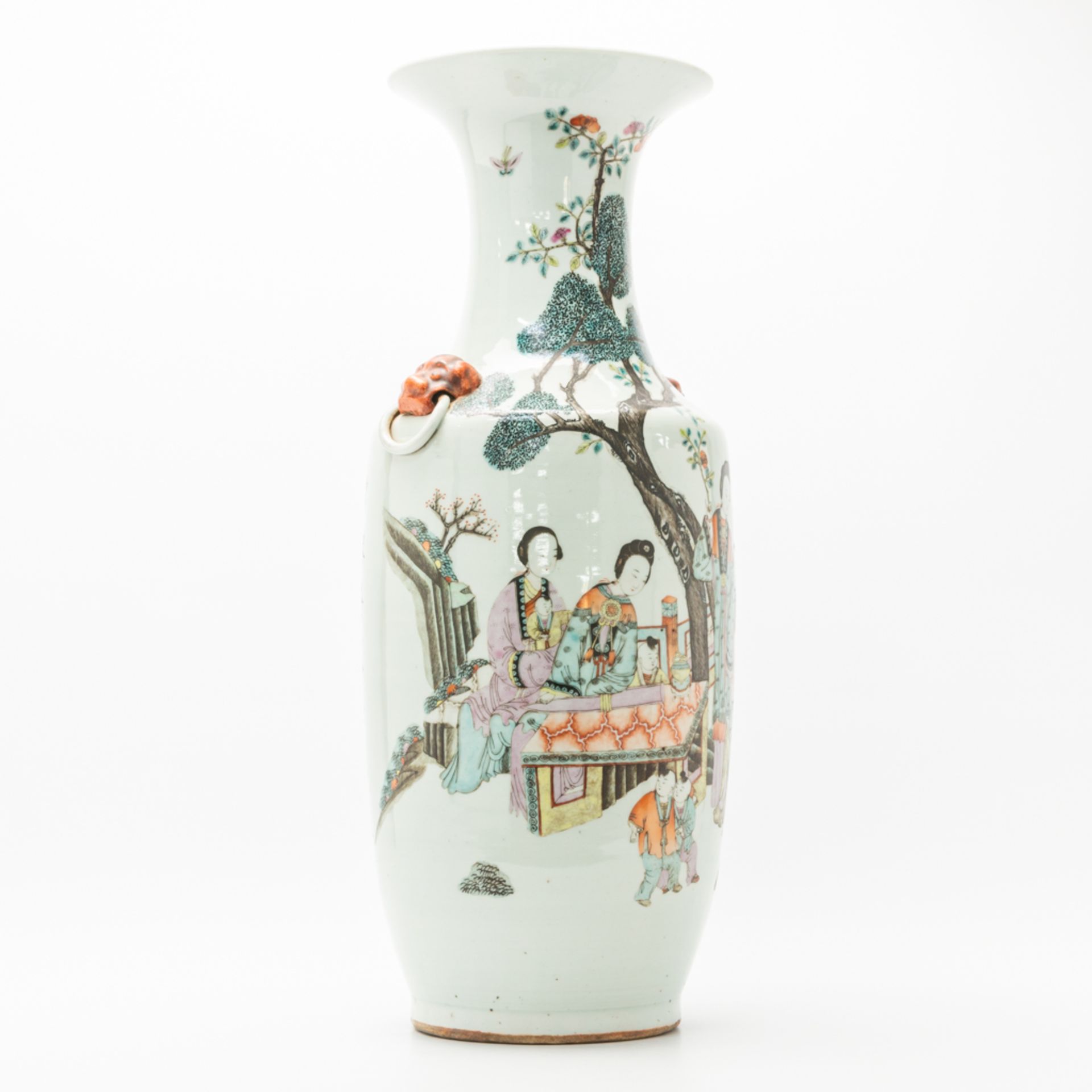 A Chinese vase with decor of ladies in court and children. 19th/20th century. (60 x 23 cm) - Bild 7 aus 17