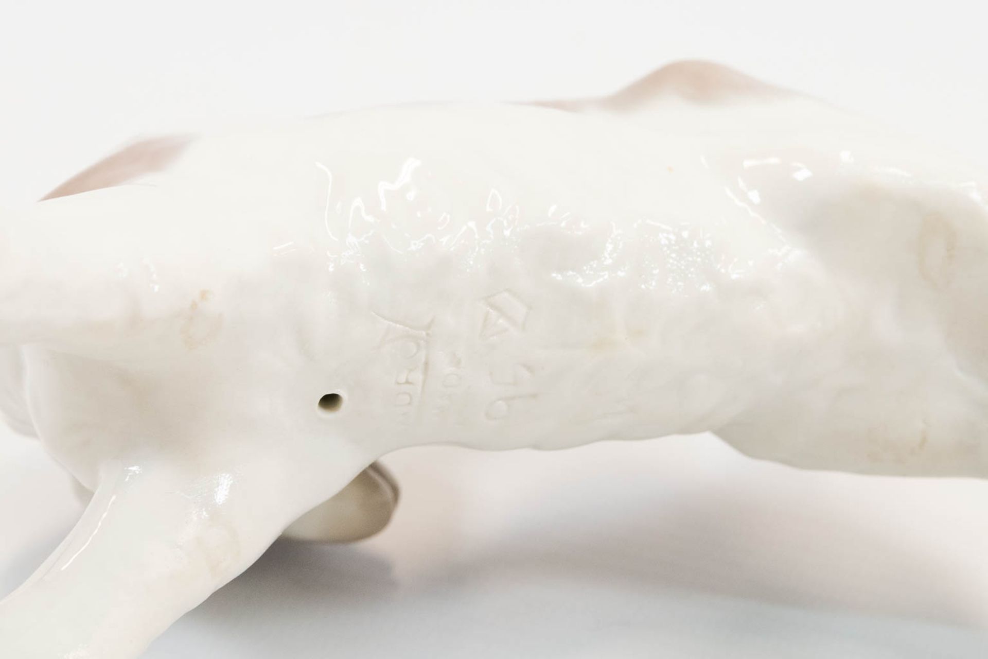 A collection of 6 porcelain figurines of animals and a fisherman, marked Lladro, made in Spain. (22  - Bild 2 aus 10