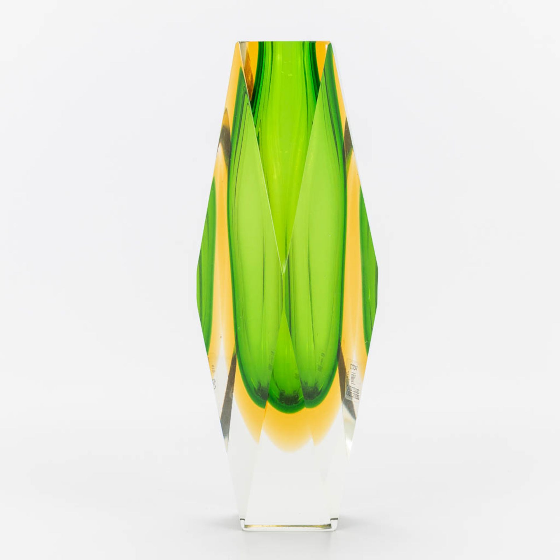a Sommerso glass vase stickered Vetri Murano . (7 x 7 x 25 cm)