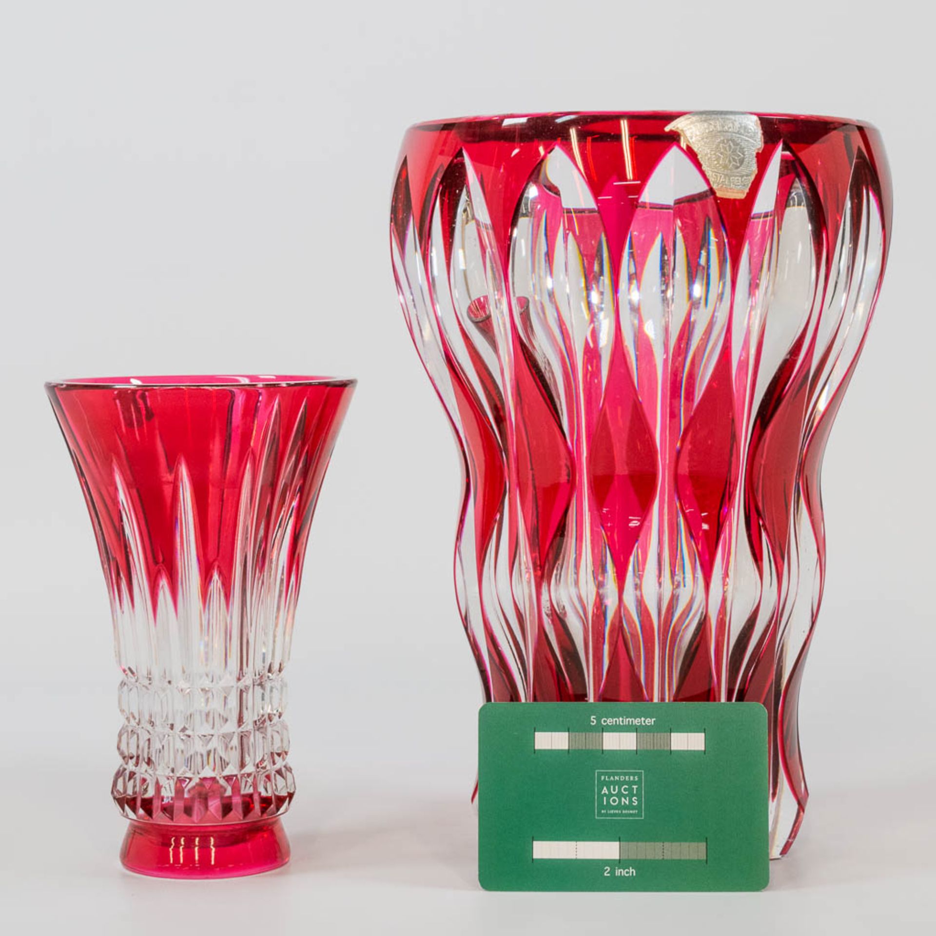 A collection of 2 vases made of cut crystal and marked Val Saint Lambert. (23 x 16 cm) - Bild 2 aus 9