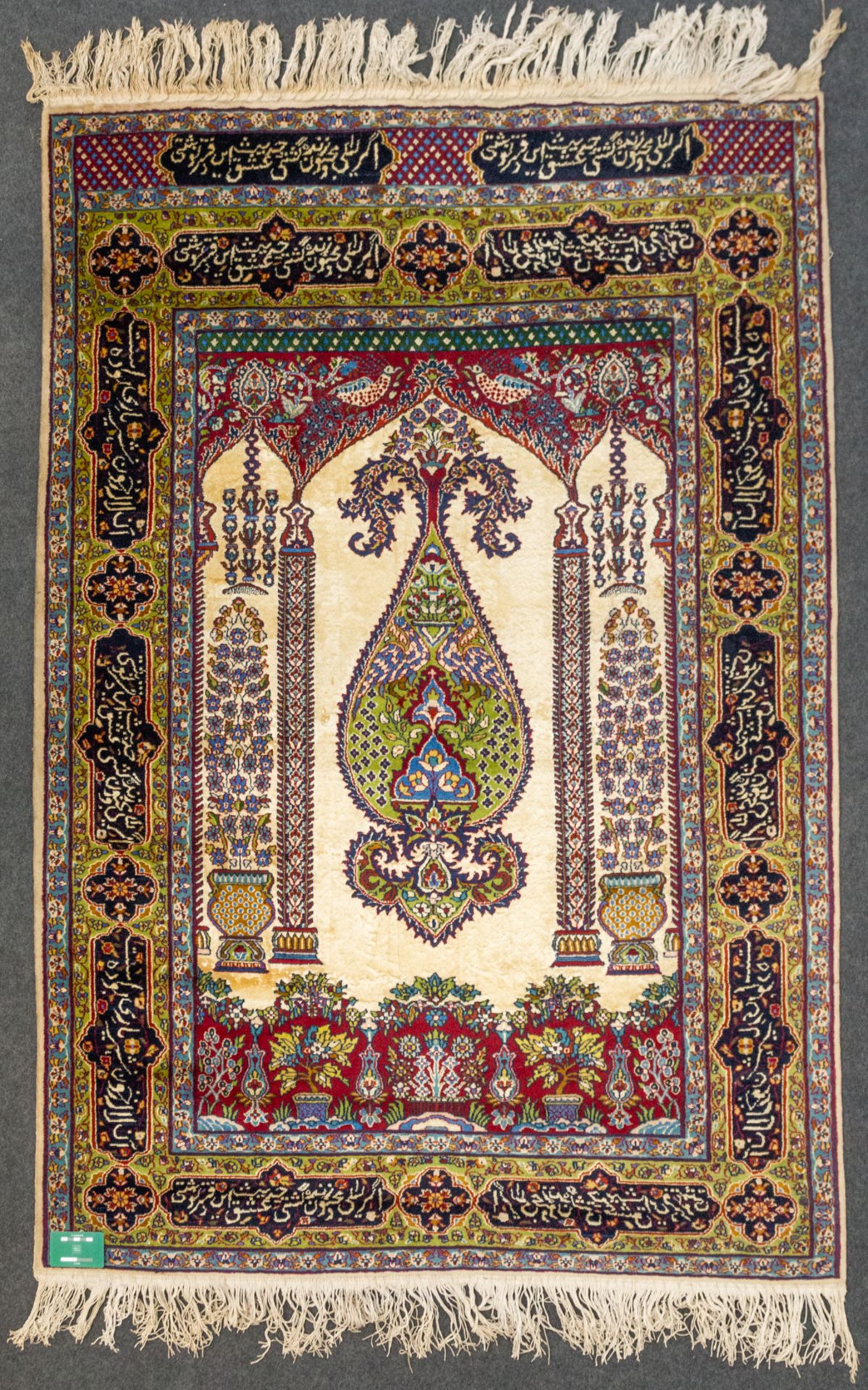 An Oriental hand-made and signed carpet, made of Cashemir. Combination of wool and silk. (185 x 123