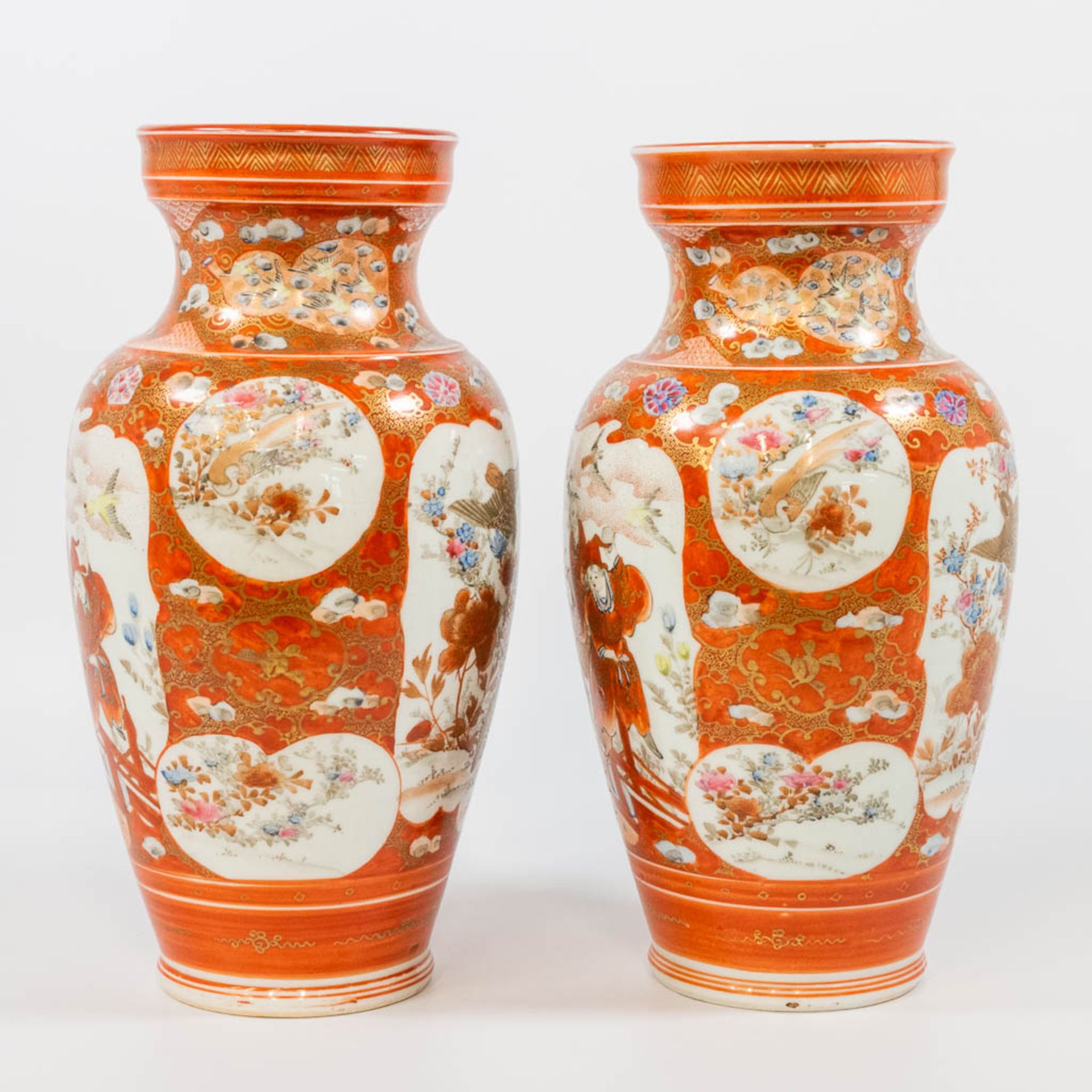A collection of 2 Kutani vases, made in Japan. (32 x 16 cm) - Bild 5 aus 11