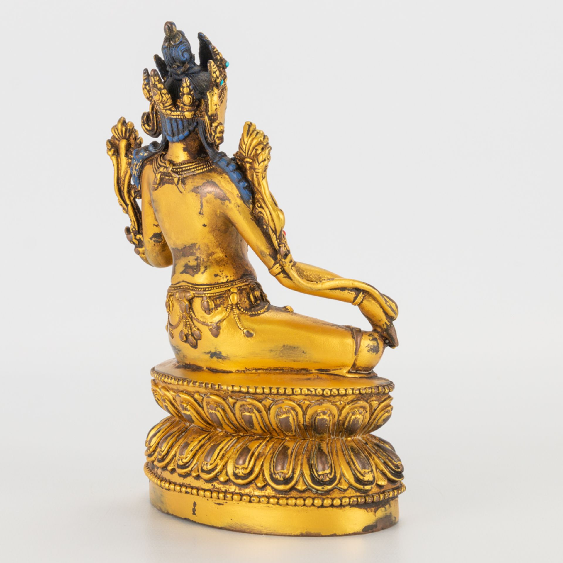 An Oriental bronze Guanyin. 19th/20th century. (9 x 12,5 x 20 cm) - Bild 7 aus 16