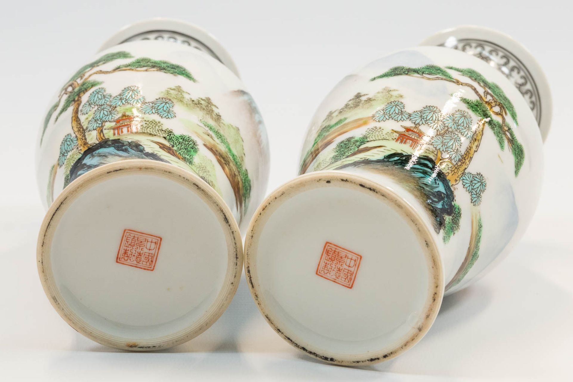 A pair of Chinese vases with hand-painted decor of landscapes with pine trees, Republic period. (20, - Bild 9 aus 10
