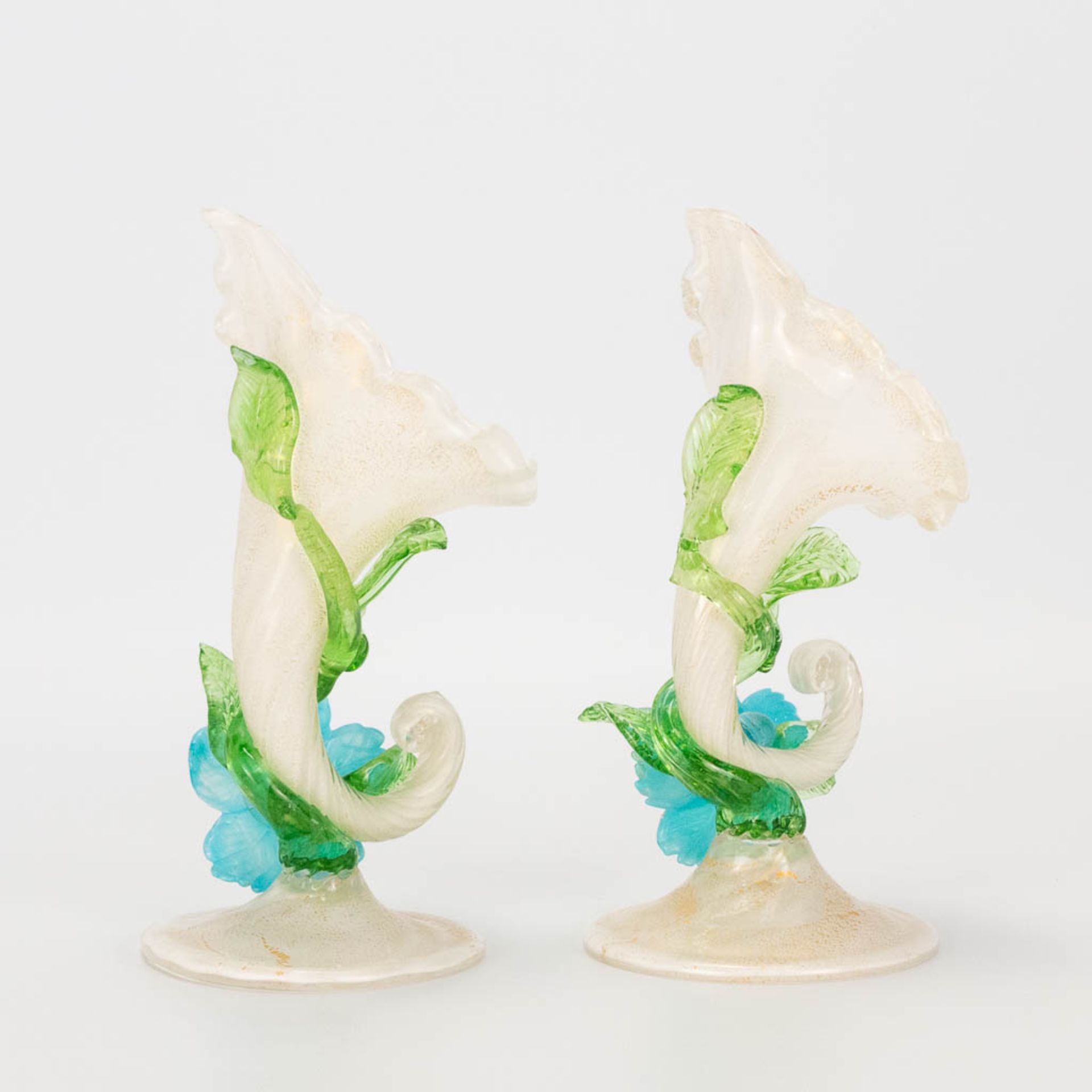 A pair of hand-made display vases in the shape of a flower, made in Murano, Italy. (9,5 x 20 x 9 cm) - Bild 4 aus 23