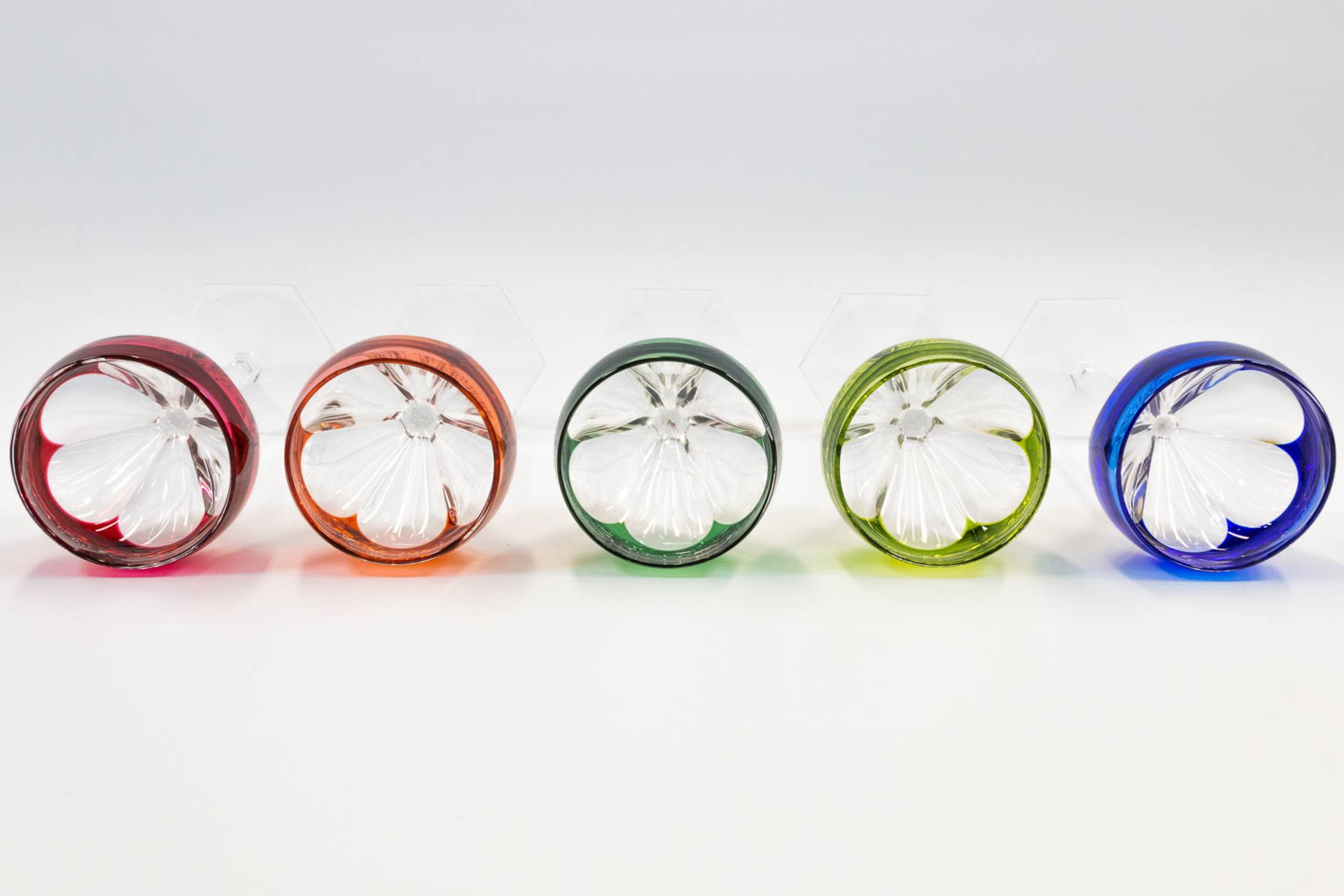 A collection of 5 cut crystal glasses in bright colours, made by Val Saint Lambert. (19 x 8 cm) - Image 10 of 12