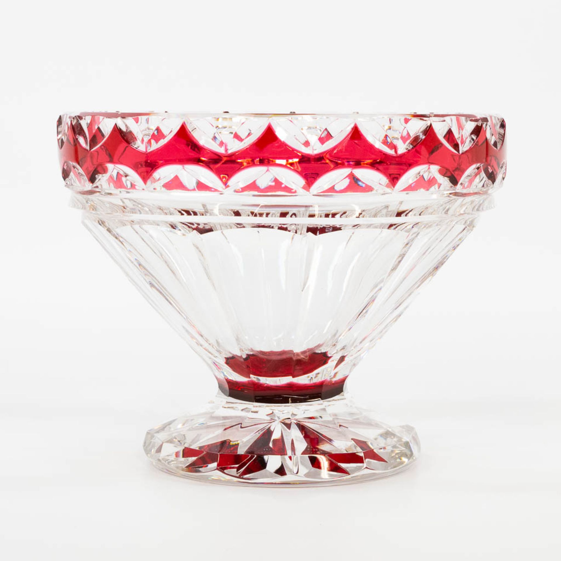 A large vase made of colored and cut crystal. Marked Val Saint Lambert, and made in Belgium. (16,5 x - Image 3 of 10