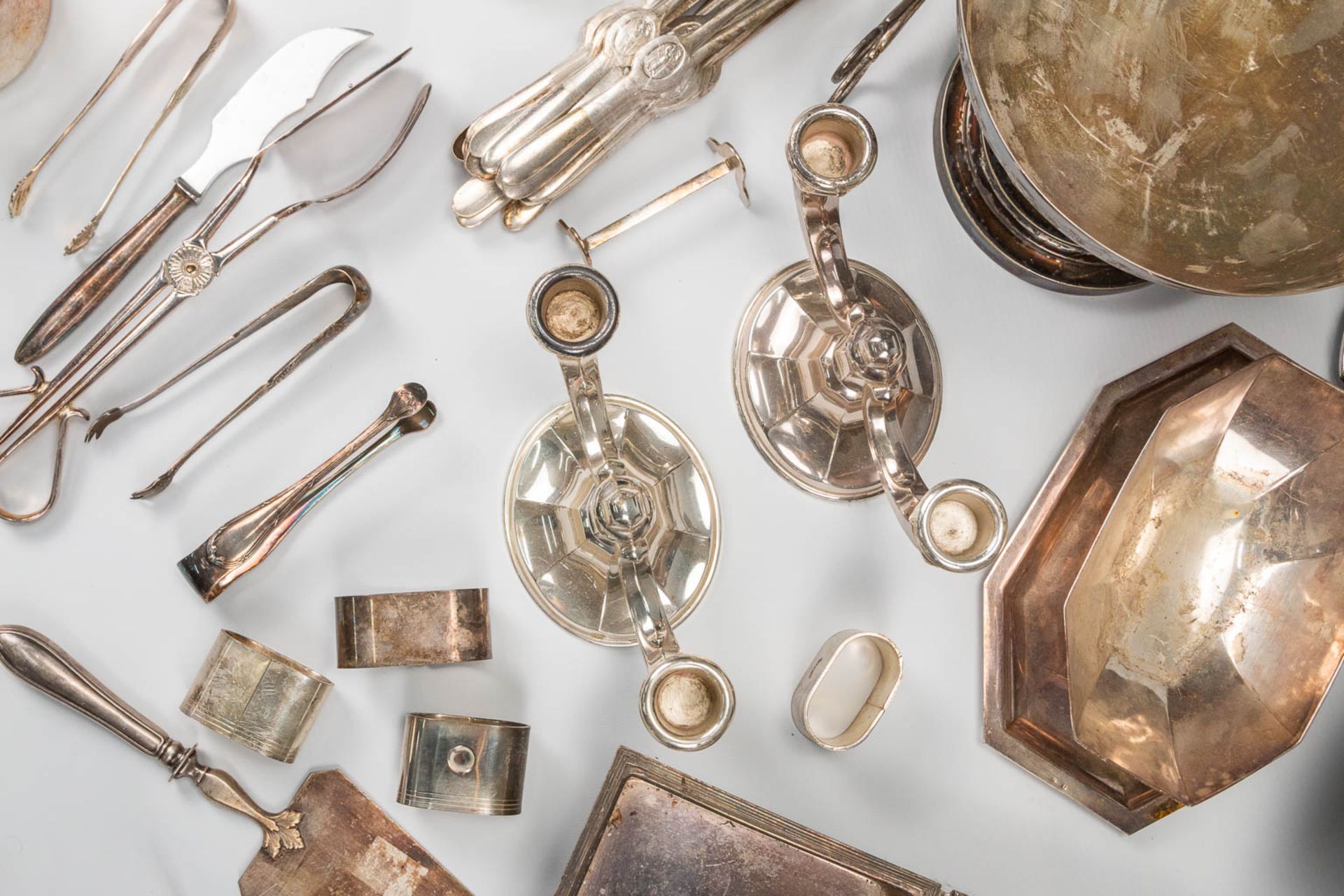 A large collection of silver and silver-plated items.  - Bild 5 aus 7