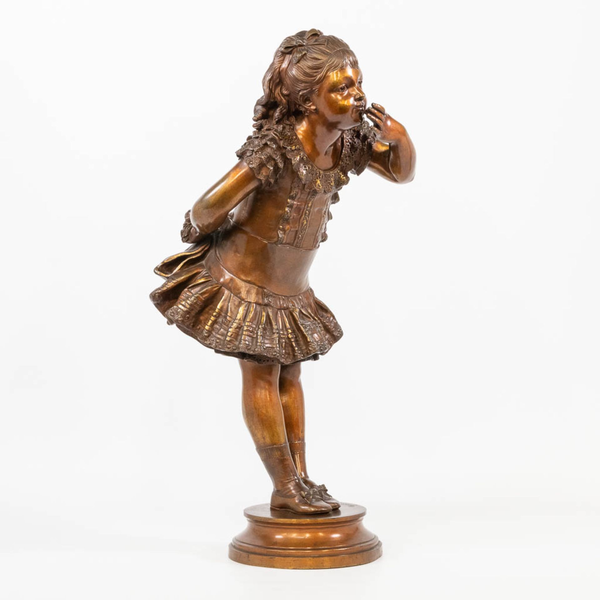 Adrien Etienne GAUDEZ (1845-1902) an elegant bronze statue of a young girl. (22,5 x 30 x 60 cm) - Bild 3 aus 14