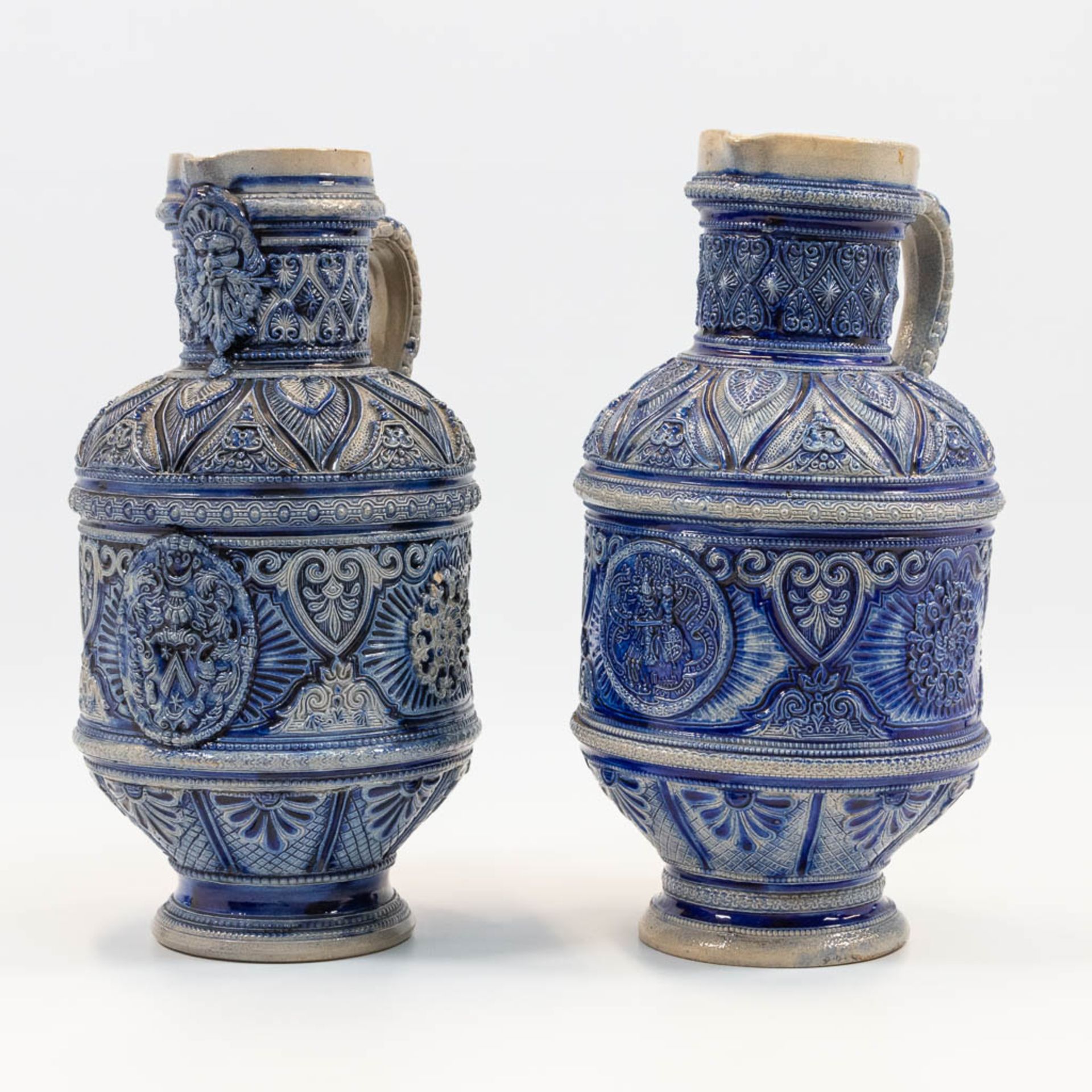 A collection of 2 Westerwald Pitchers with blue glaze, of which one has a Bartmann. (32 x 18 cm) - Image 3 of 14