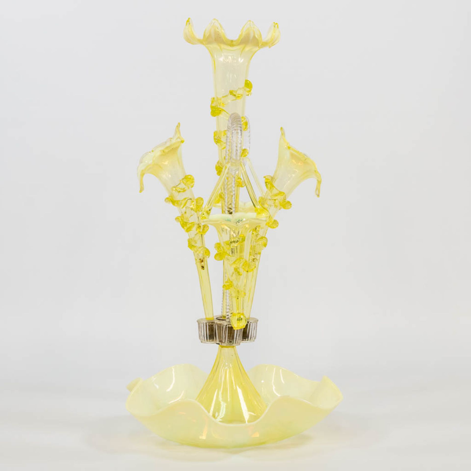 A yellow and clear glass table centrepiece pic-fleur, made in Murano, Italy. (25 x 28 x 45 cm) - Bild 8 aus 15