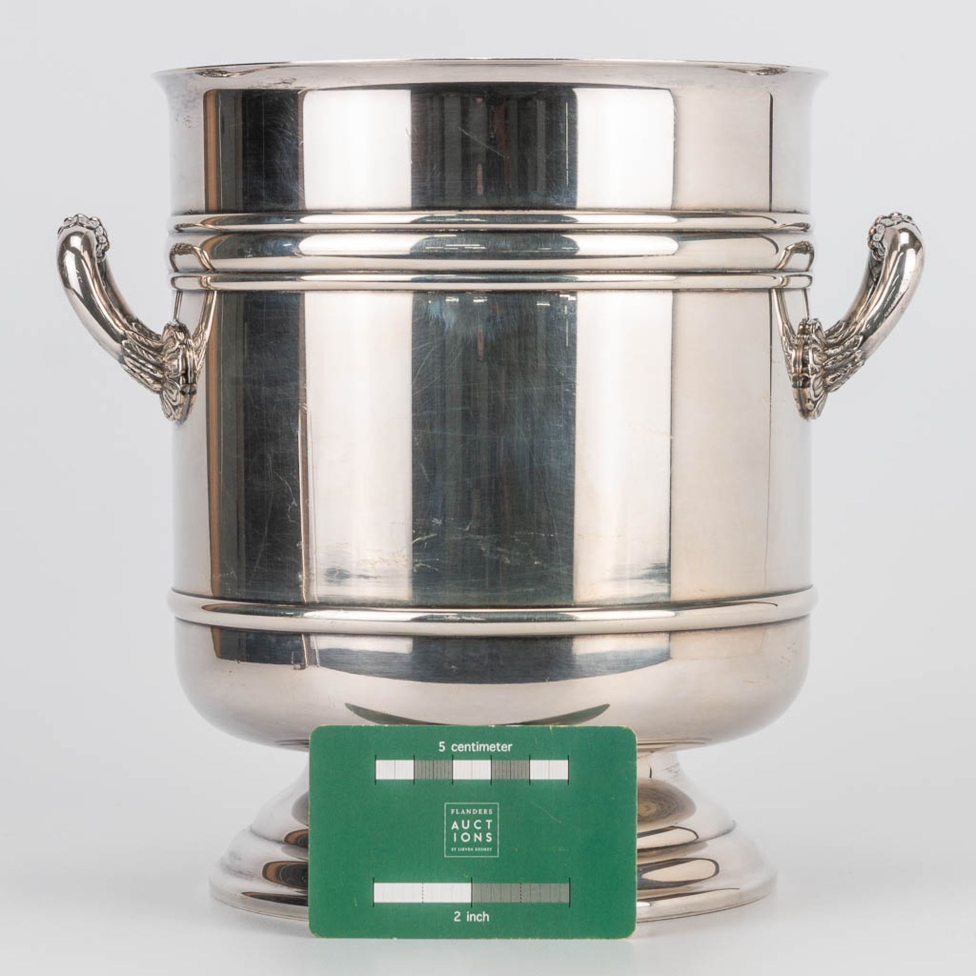 A Christofle silver-plated champagne bucket of the model: 'Malmaison'. (23 x 23 x 19 cm) - Bild 2 aus 10