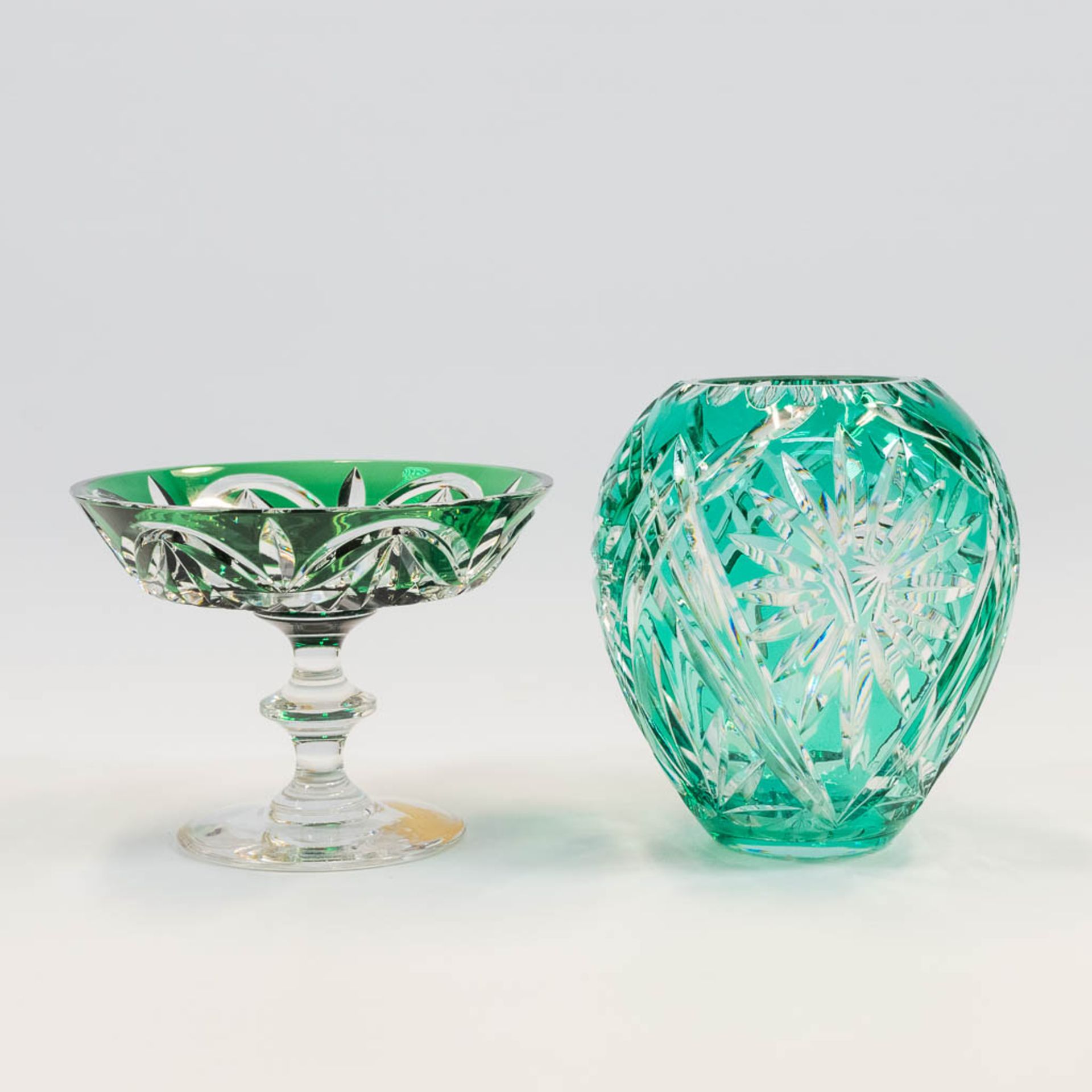 A collection of a Tazza and a flower vase in cut crystal 1 made by Val Saint Lambert and 1 made prob - Image 5 of 9