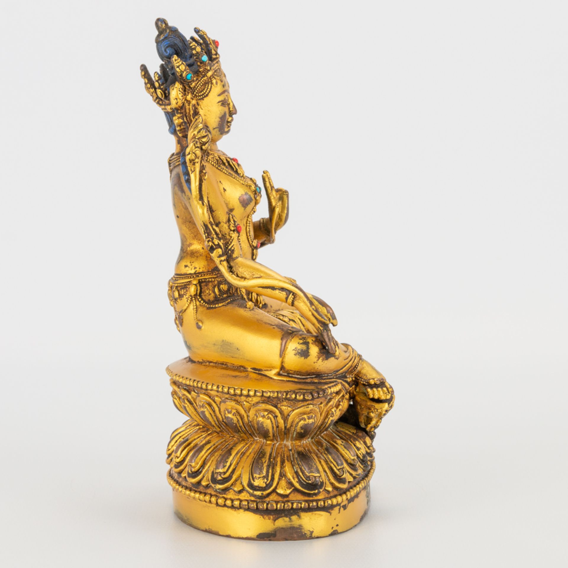 An Oriental bronze Guanyin. 19th/20th century. (9 x 12,5 x 20 cm) - Bild 2 aus 16
