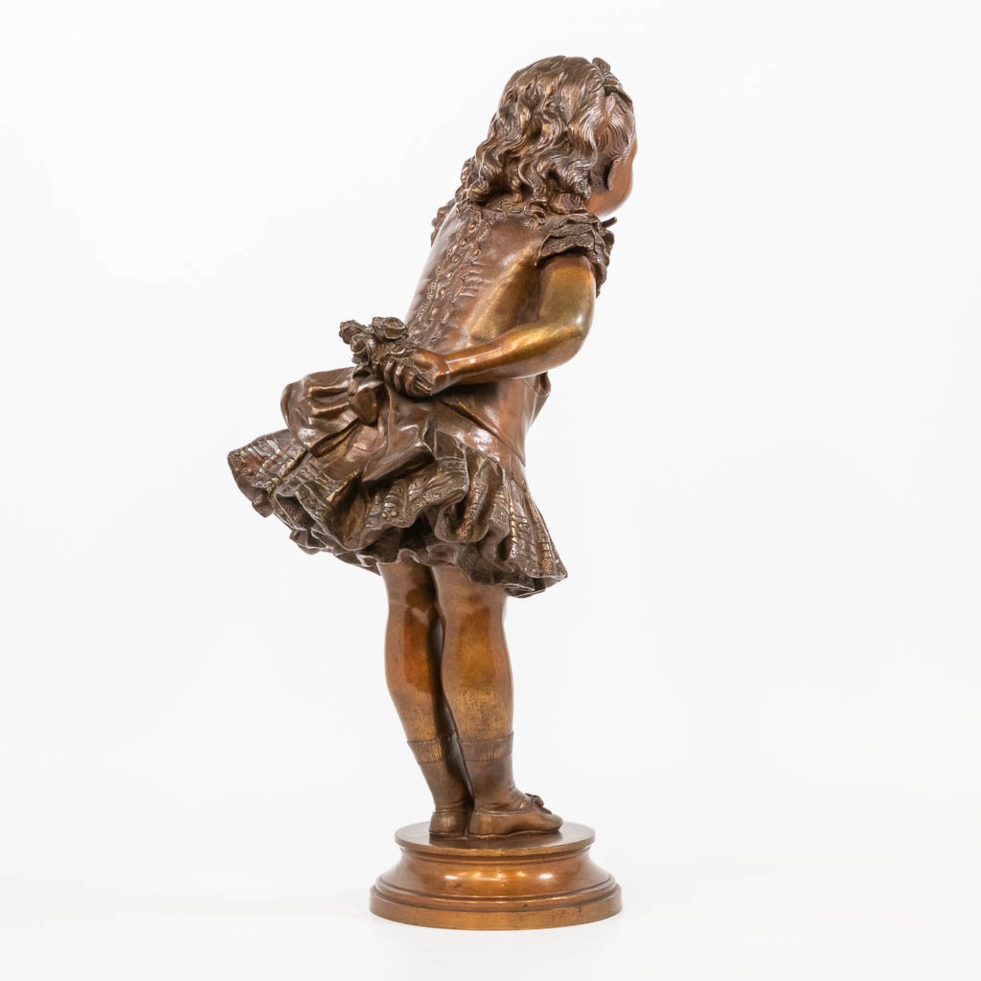 Adrien Etienne GAUDEZ (1845-1902) an elegant bronze statue of a young girl. (22,5 x 30 x 60 cm) - Bild 5 aus 14