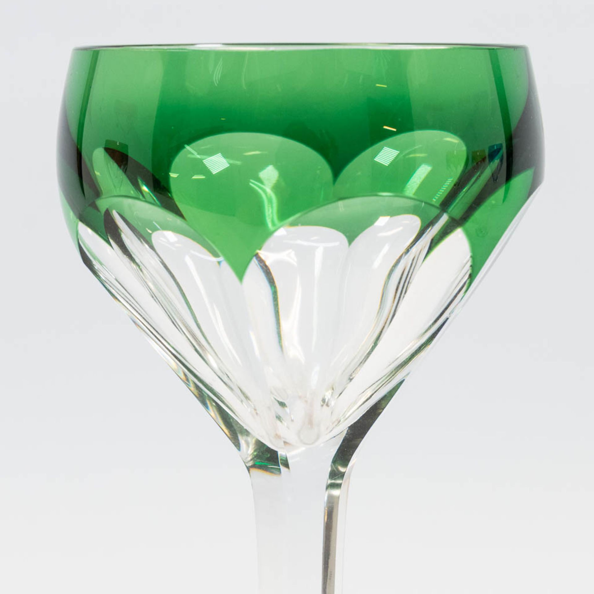 A collection of 5 cut crystal glasses in bright colours, made by Val Saint Lambert. (19 x 8 cm) - Image 4 of 12